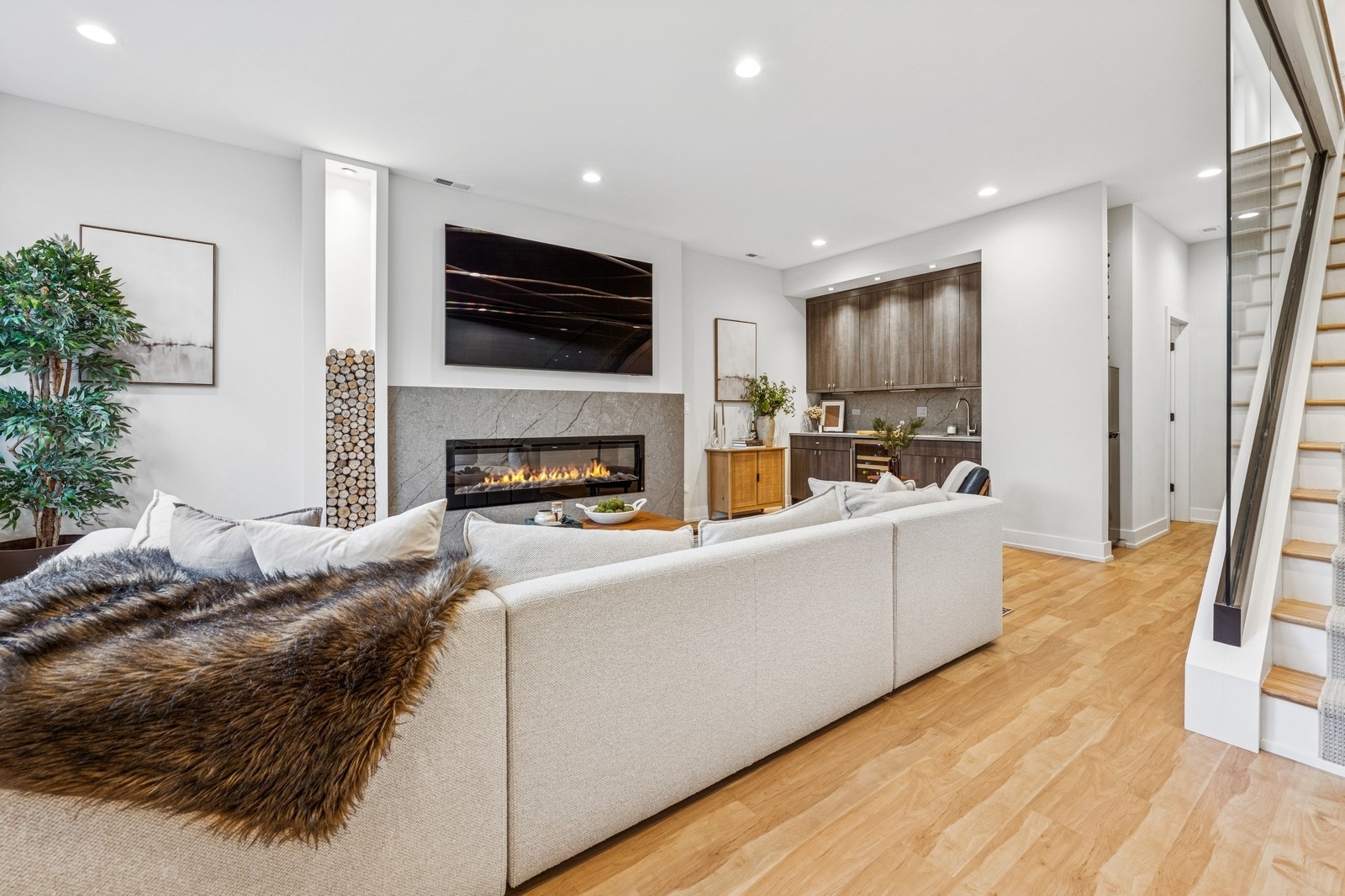 1423 W Huron Street, Unit #1, Chicago, IL 60642