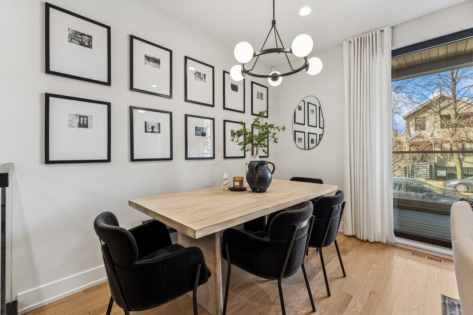 1423 W Huron Street, Unit #1, Chicago, IL 60642