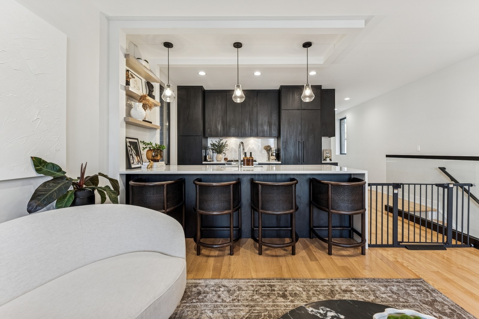 1423 W Huron Street, Unit #1, Chicago, IL 60642