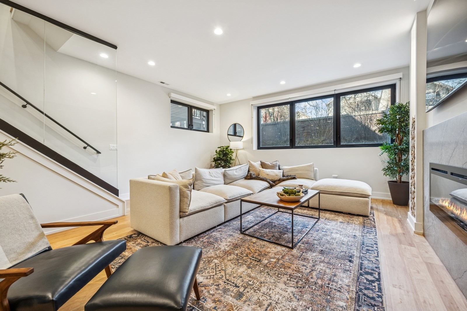 1423 W Huron Street, Unit #1, Chicago, IL 60642