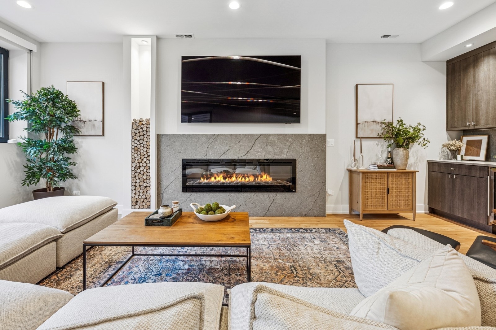 1423 W Huron Street, Unit #1, Chicago, IL 60642