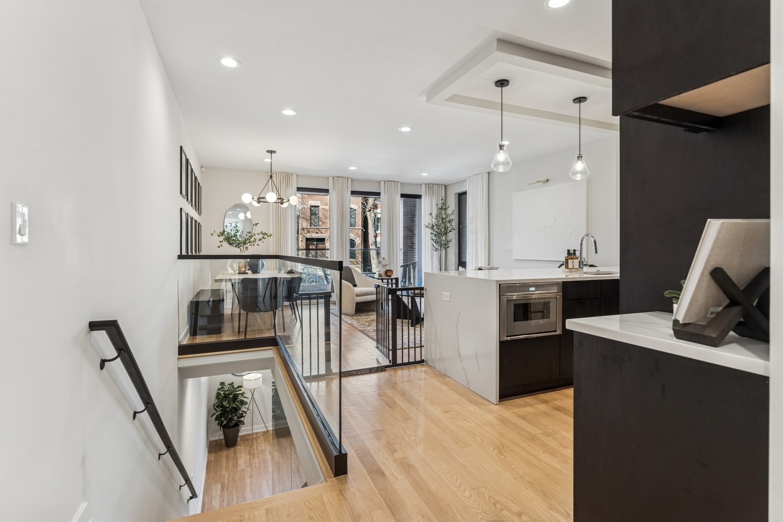 1423 W Huron Street, Unit #1, Chicago, IL 60642