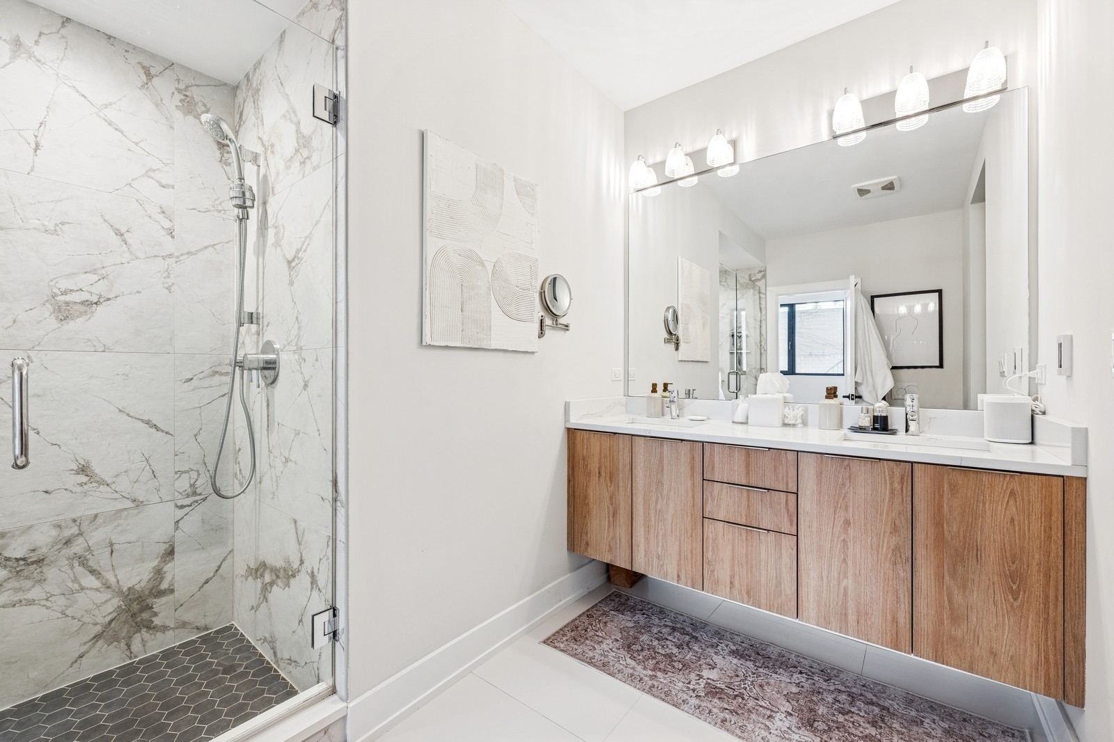 1423 W Huron Street, Unit #1, Chicago, IL 60642