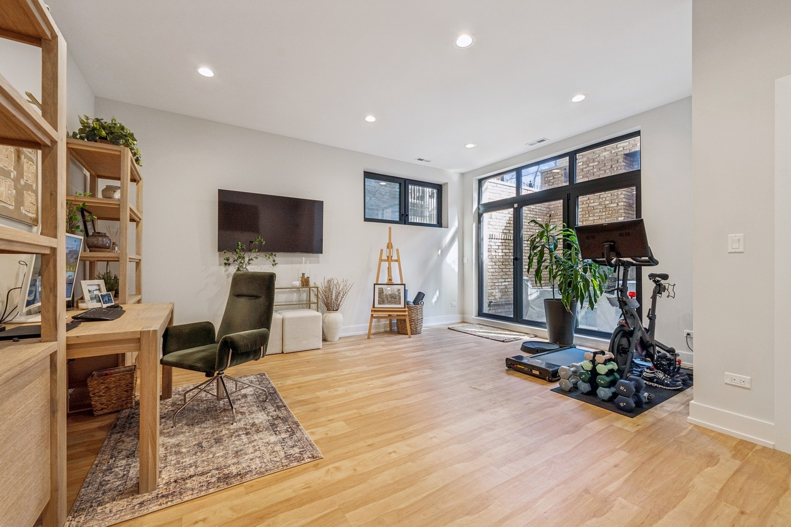 1423 W Huron Street, Unit #1, Chicago, IL 60642