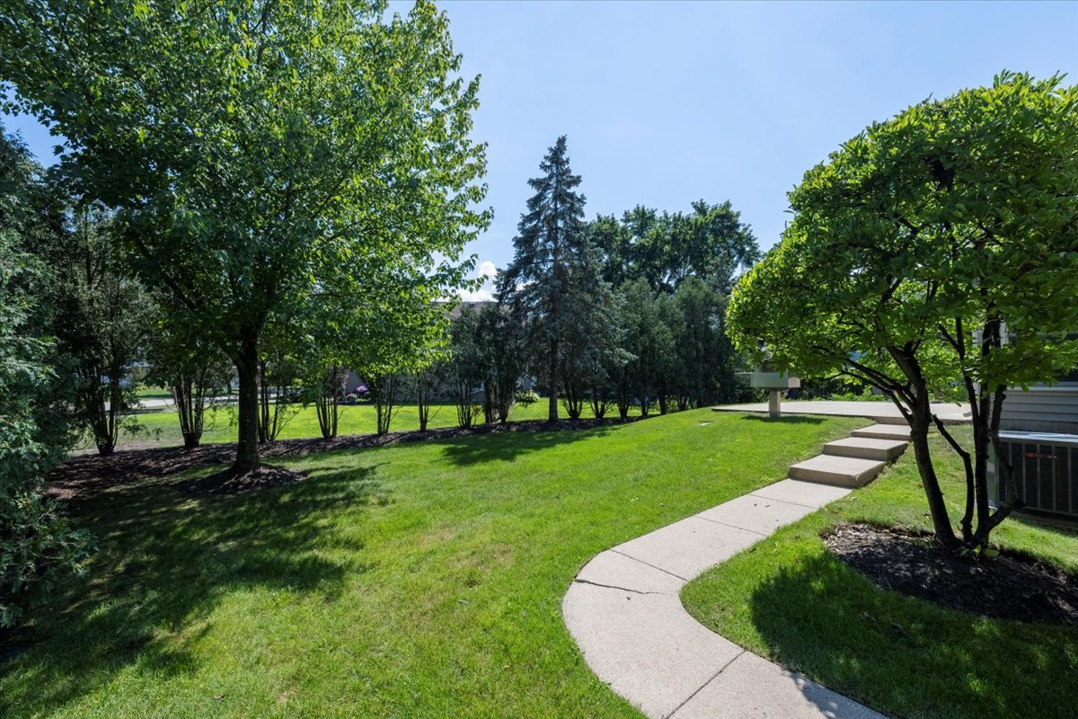 950 Cumberland Lane, Buffalo grove, IL 60089