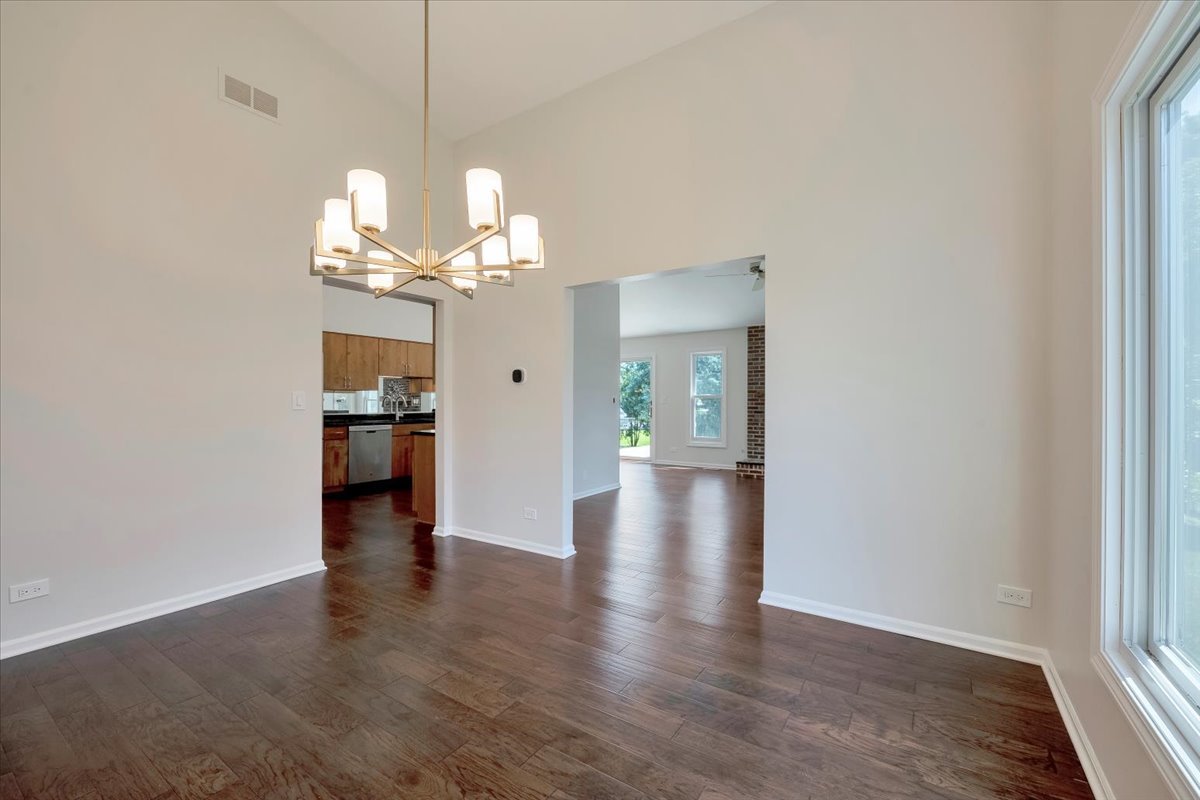 950 Cumberland Lane, Buffalo grove, IL 60089
