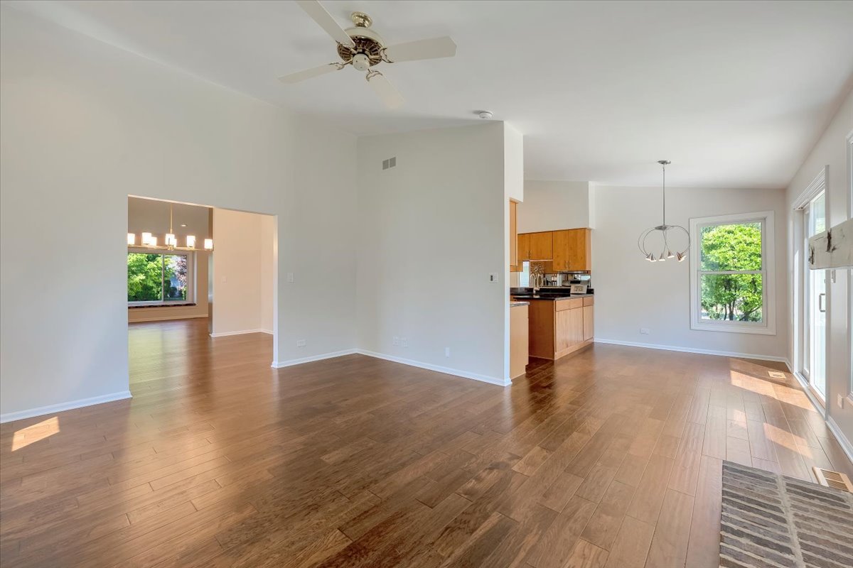 950 Cumberland Lane, Buffalo grove, IL 60089