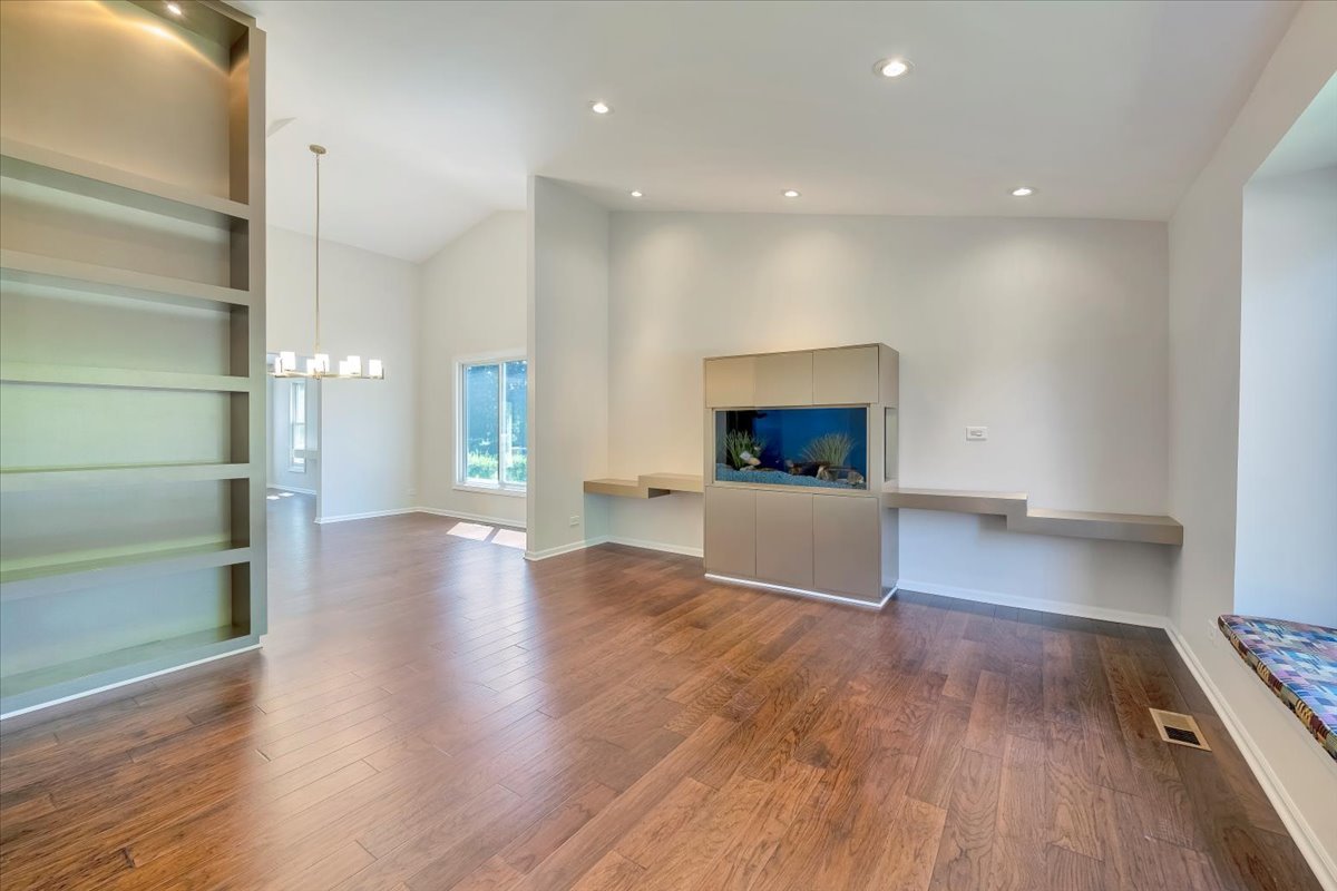 950 Cumberland Lane, Buffalo grove, IL 60089