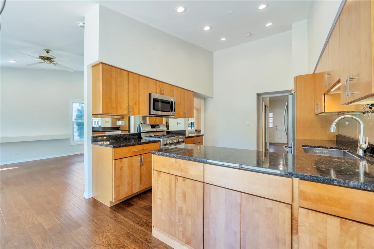 950 Cumberland Lane, Buffalo grove, IL 60089
