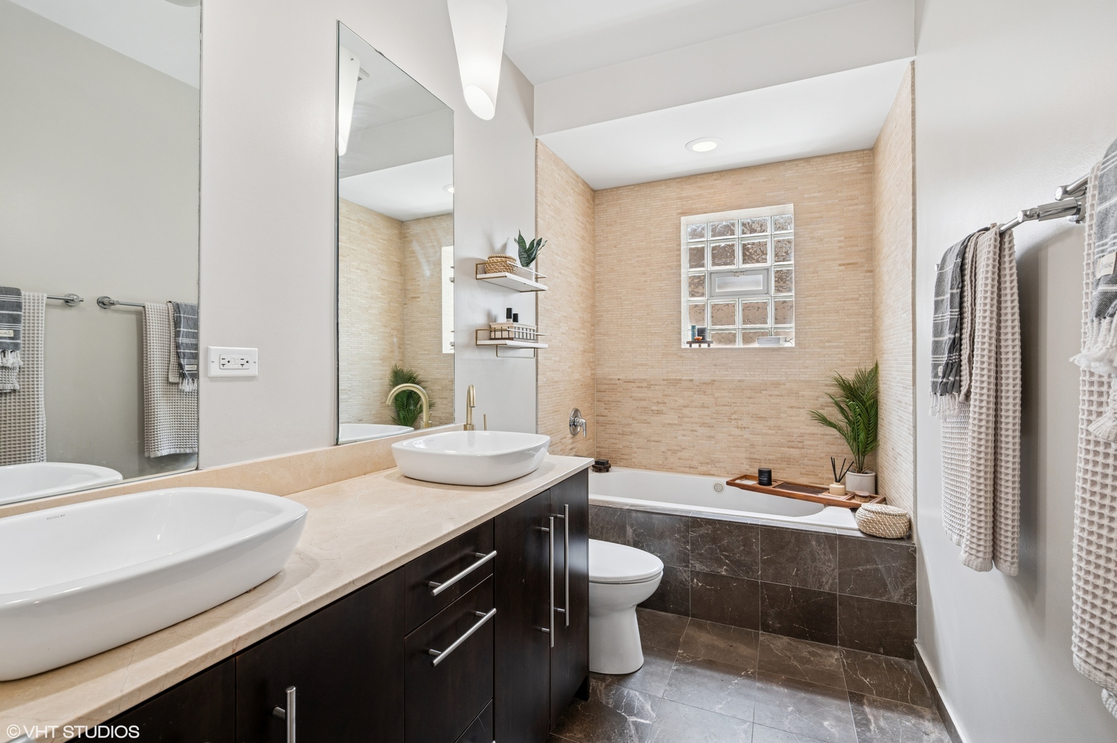 2310 N Leavitt Avenue, Unit #2, Chicago, IL 60647
