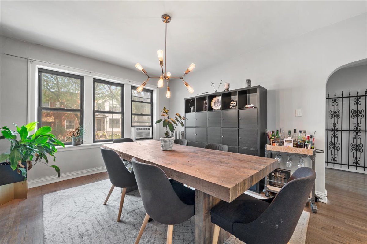 2842 N FRANCISCO Avenue, Unit #1A, Chicago, IL 60618