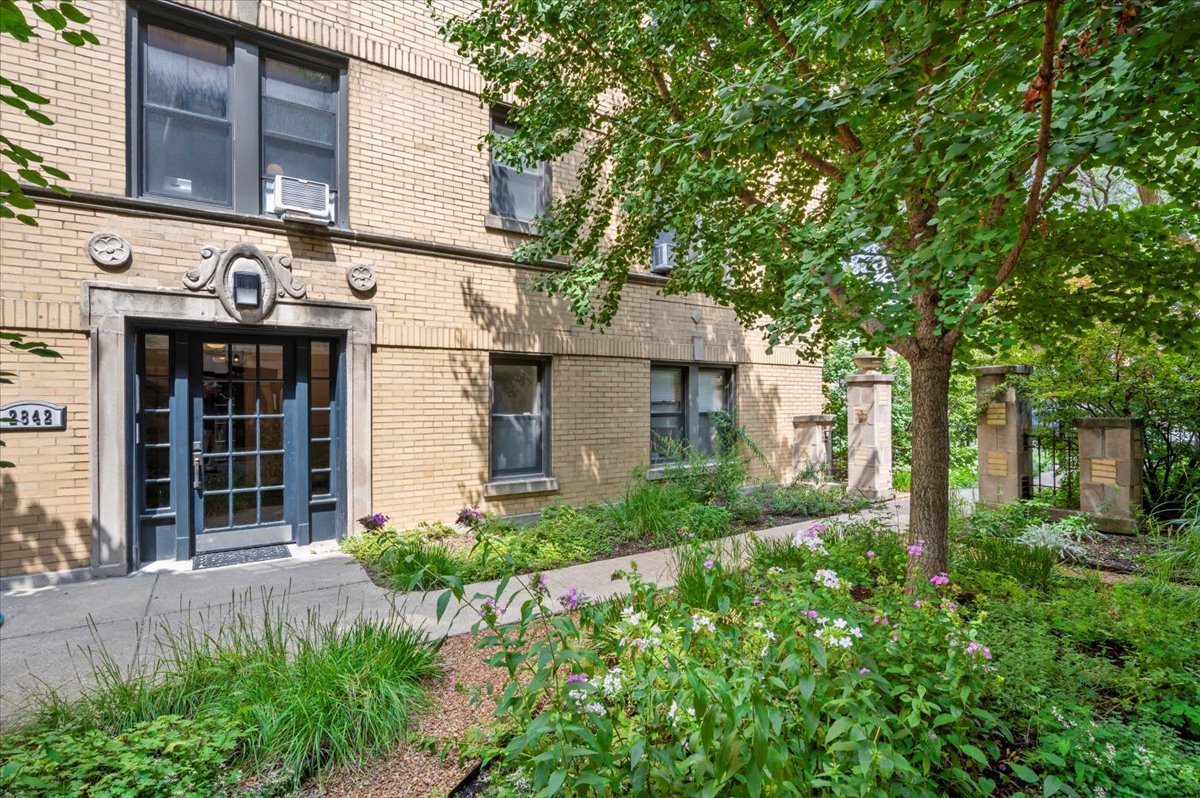 2842 N FRANCISCO Avenue, Unit #1A, Chicago, IL 60618