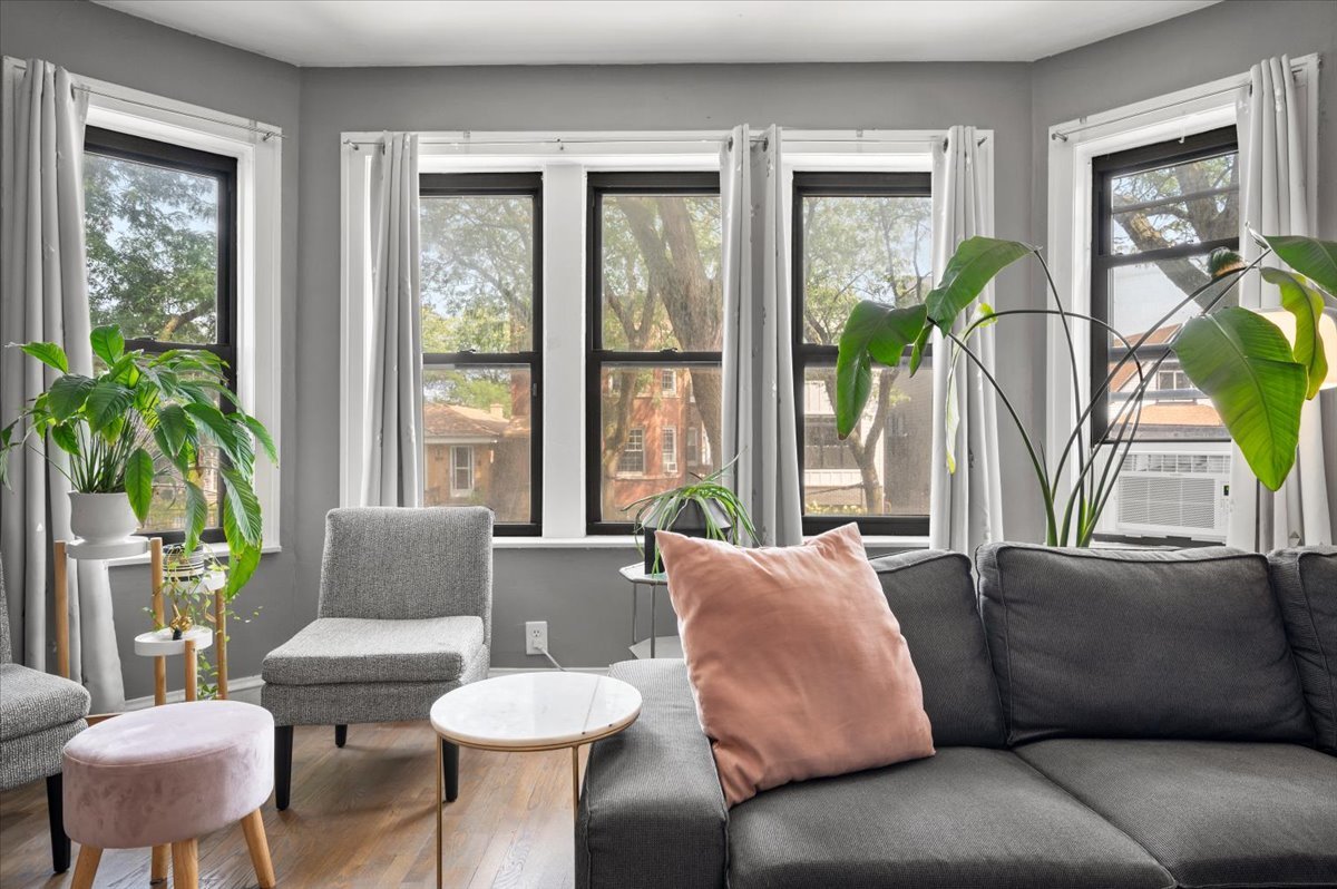 2842 N FRANCISCO Avenue, Unit #1A, Chicago, IL 60618