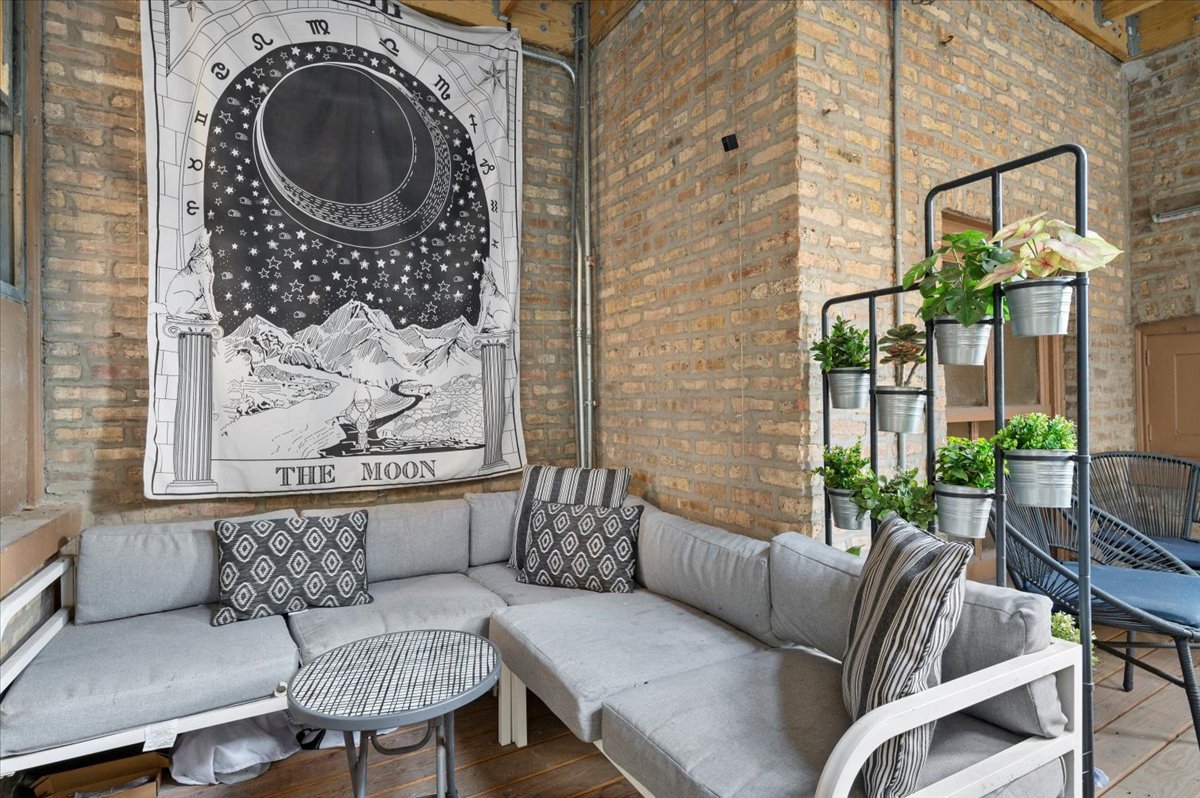 2842 N FRANCISCO Avenue, Unit #1A, Chicago, IL 60618