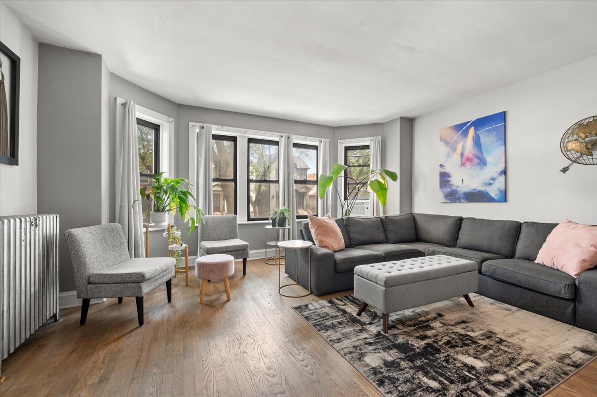 2842 N FRANCISCO Avenue, Unit #1A, Chicago, IL 60618