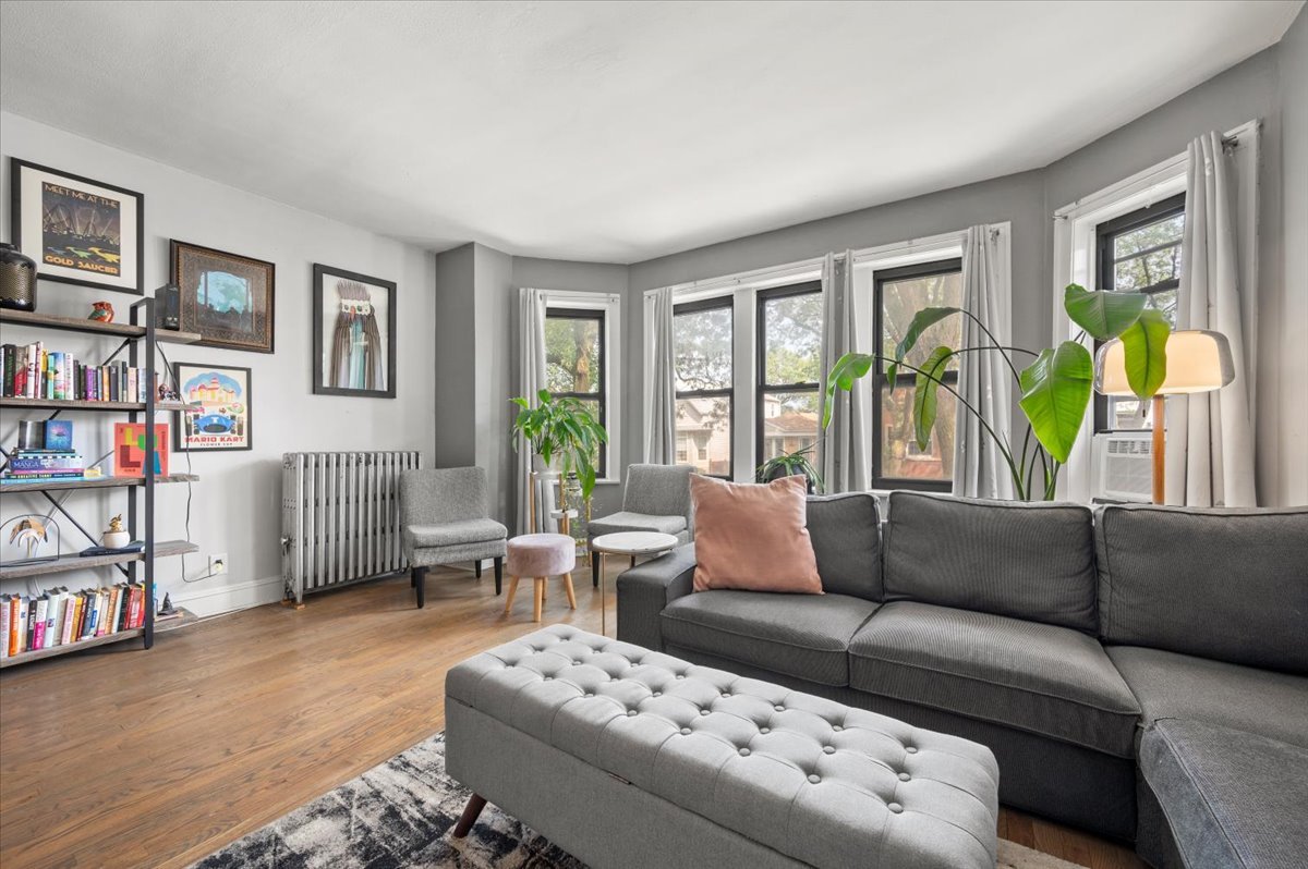 2842 N FRANCISCO Avenue, Unit #1A, Chicago, IL 60618