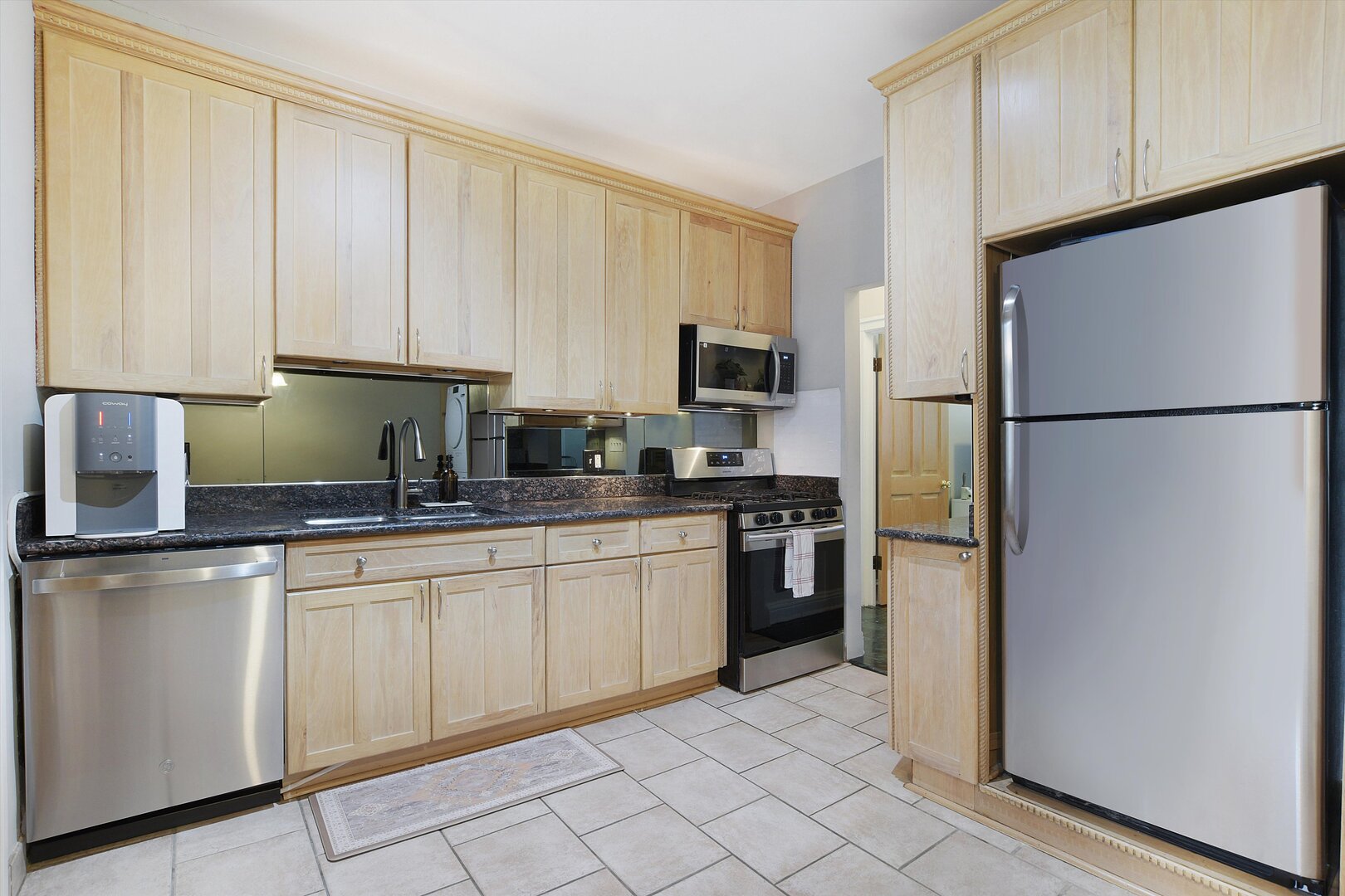 630 W Waveland Avenue, Unit #4A, Chicago, IL 60613