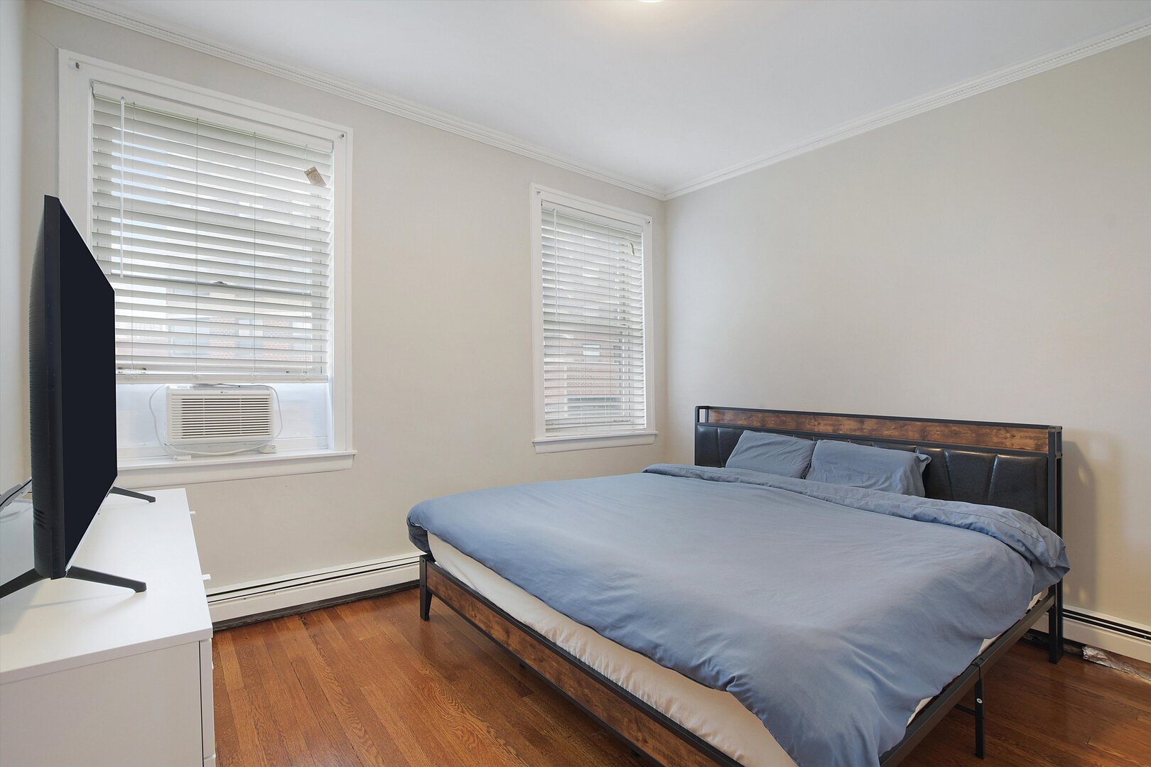 630 W Waveland Avenue, Unit #4A, Chicago, IL 60613