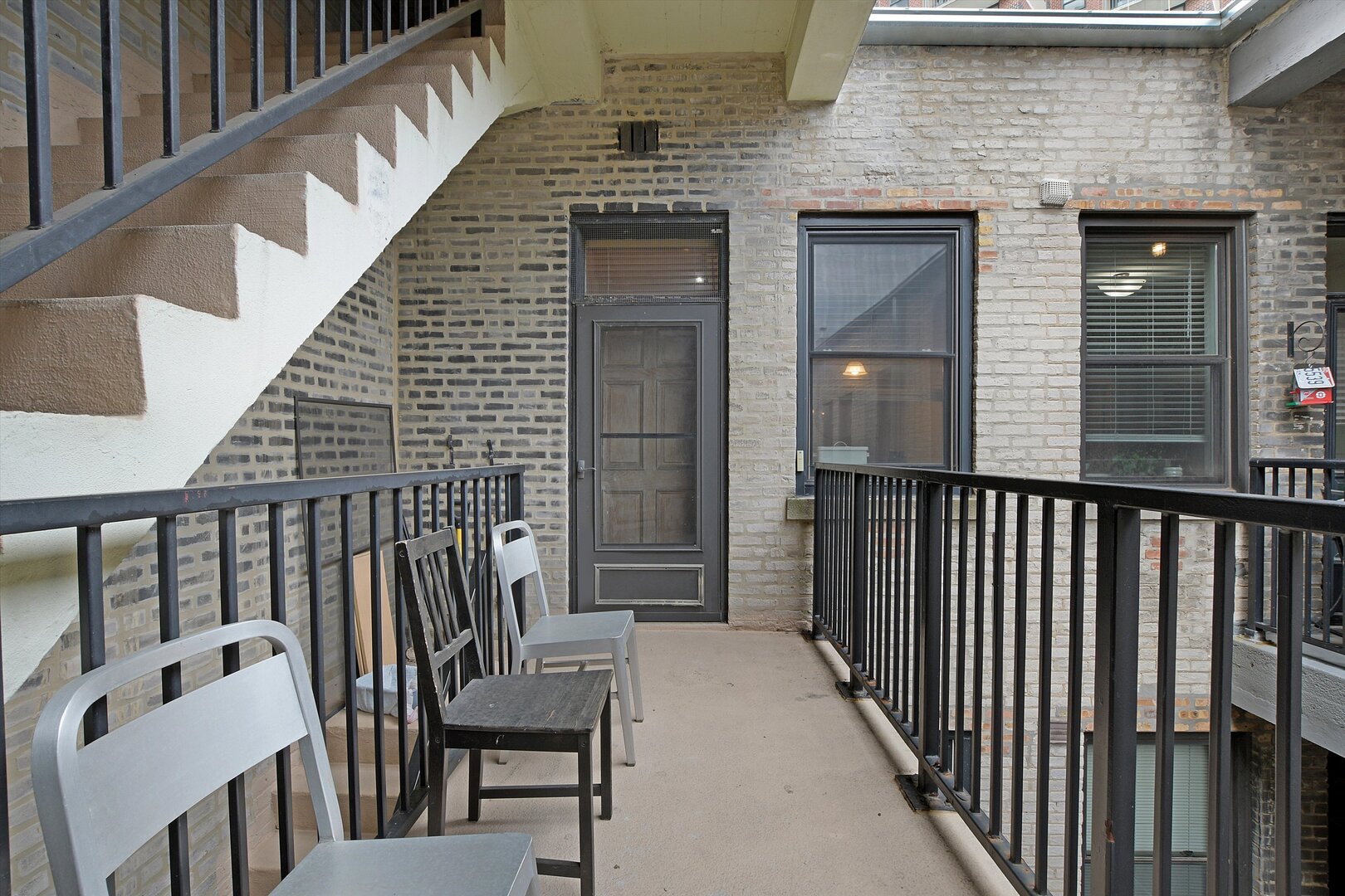 630 W Waveland Avenue, Unit #4A, Chicago, IL 60613