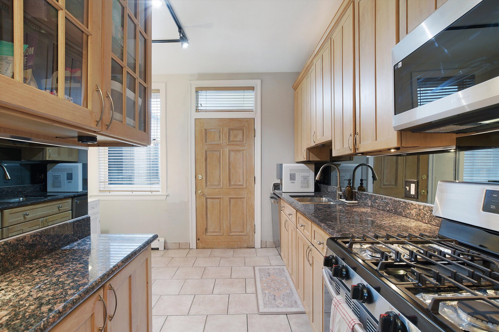 630 W Waveland Avenue, Unit #4A, Chicago, IL 60613