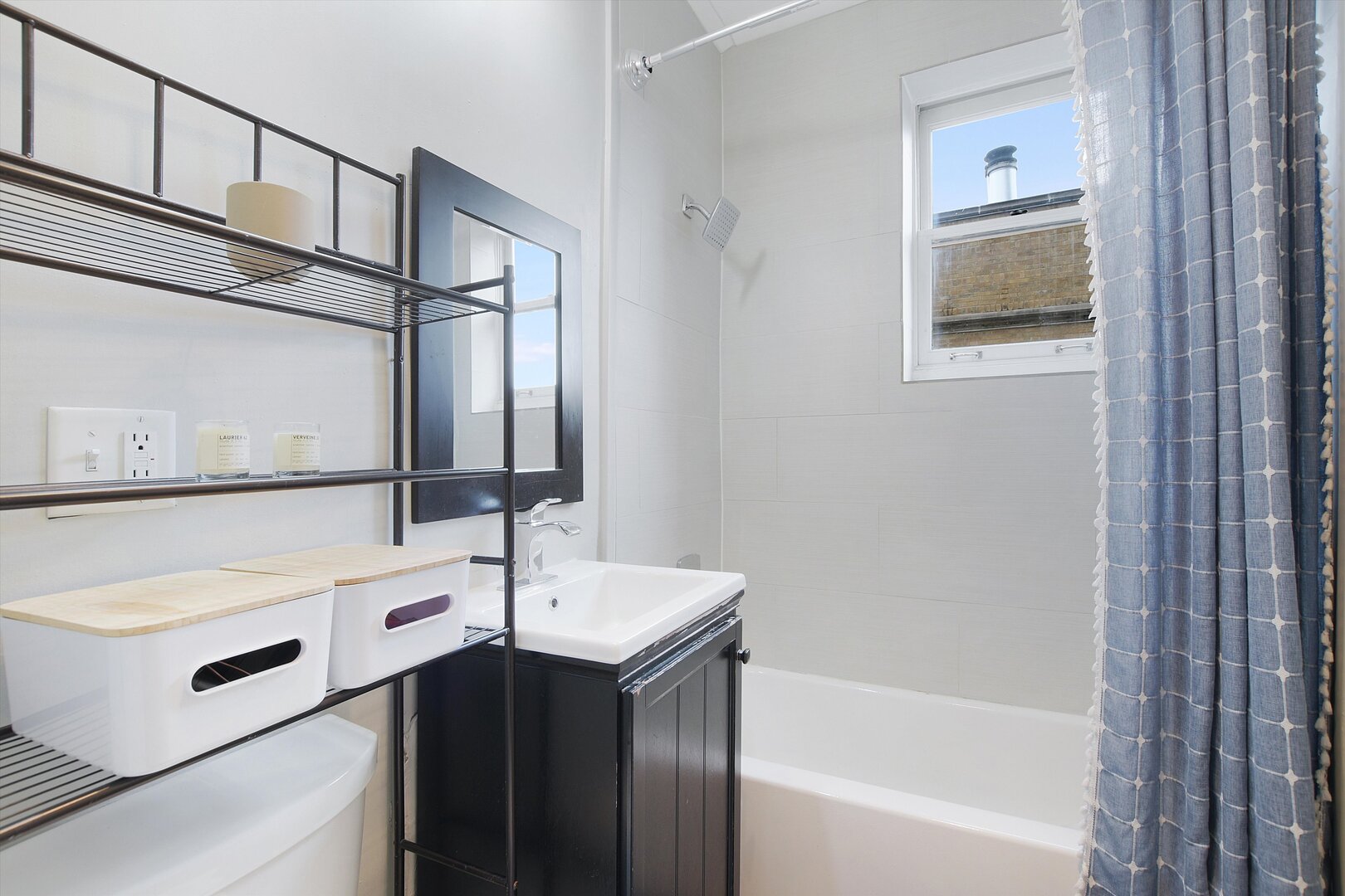 630 W Waveland Avenue, Unit #4A, Chicago, IL 60613
