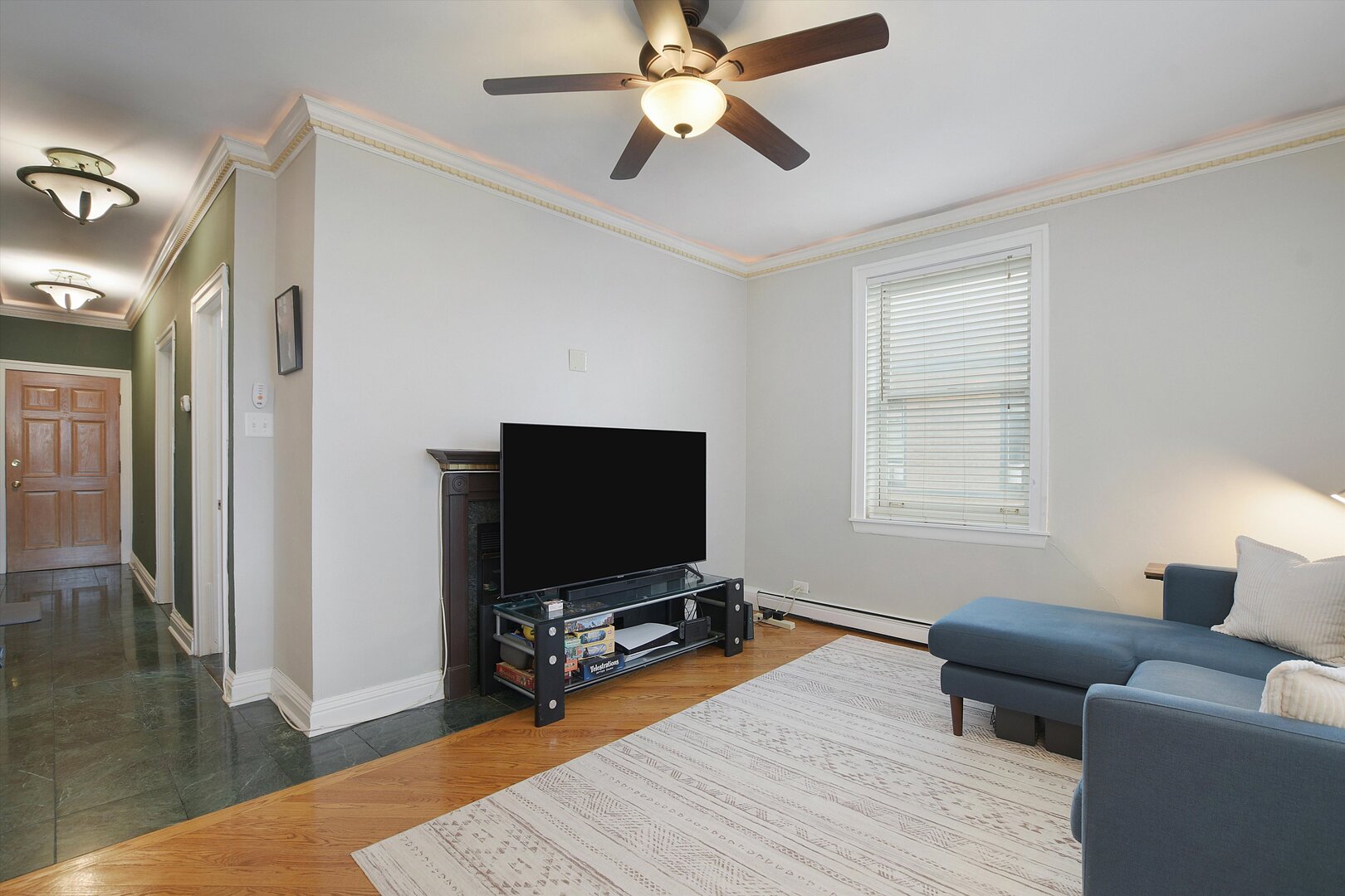 630 W Waveland Avenue, Unit #4A, Chicago, IL 60613
