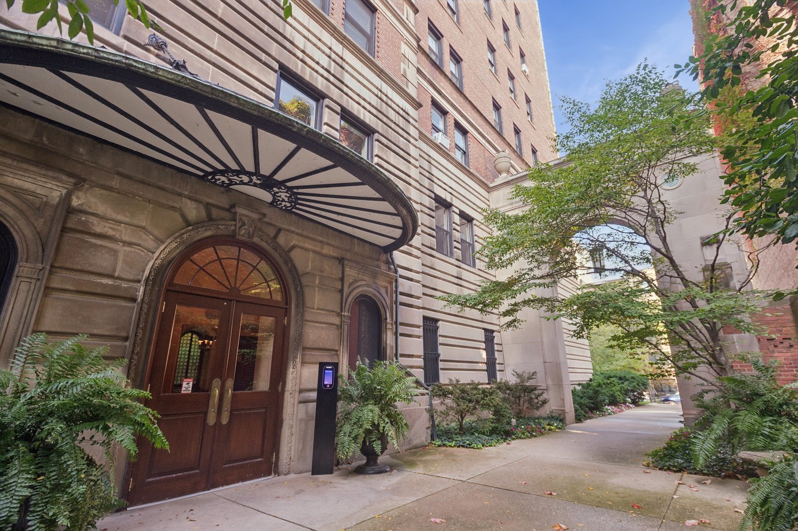 431 W Oakdale Avenue, Unit #14C, Chicago, IL 60657