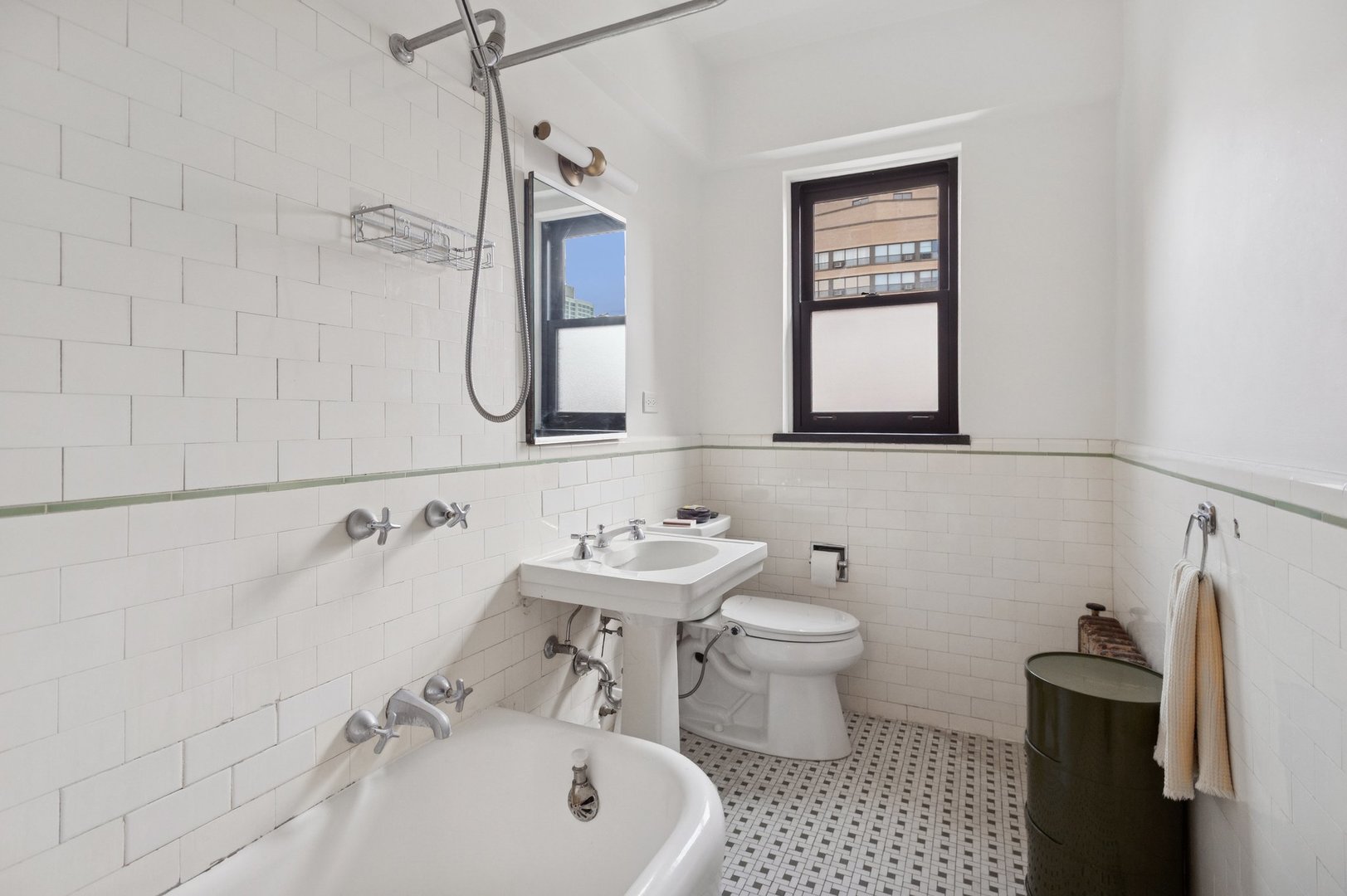 431 W Oakdale Avenue, Unit #14C, Chicago, IL 60657