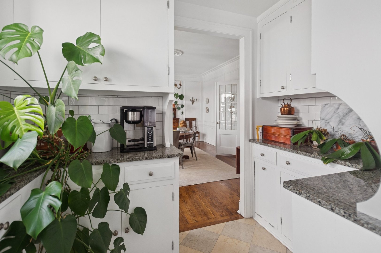 431 W Oakdale Avenue, Unit #14C, Chicago, IL 60657