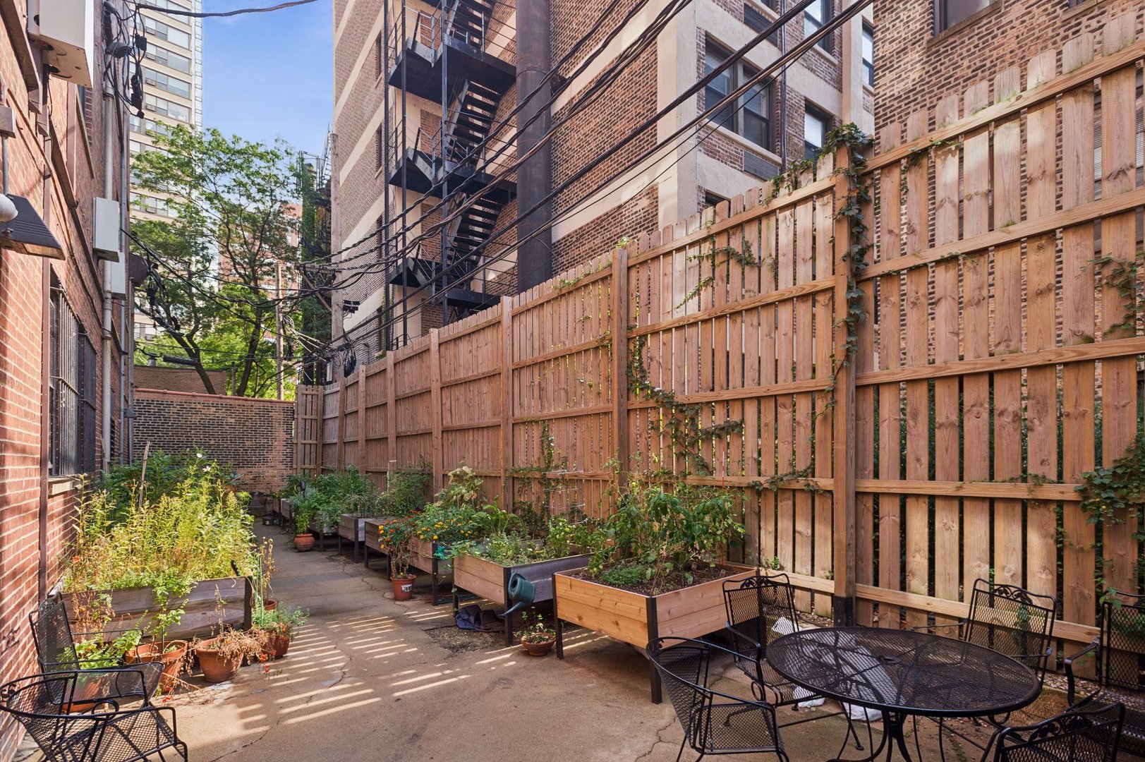431 W Oakdale Avenue, Unit #14C, Chicago, IL 60657