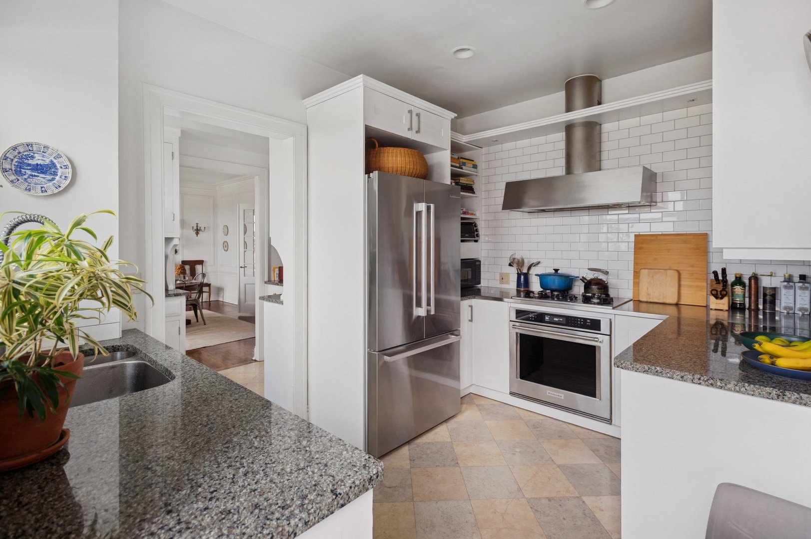 431 W Oakdale Avenue, Unit #14C, Chicago, IL 60657