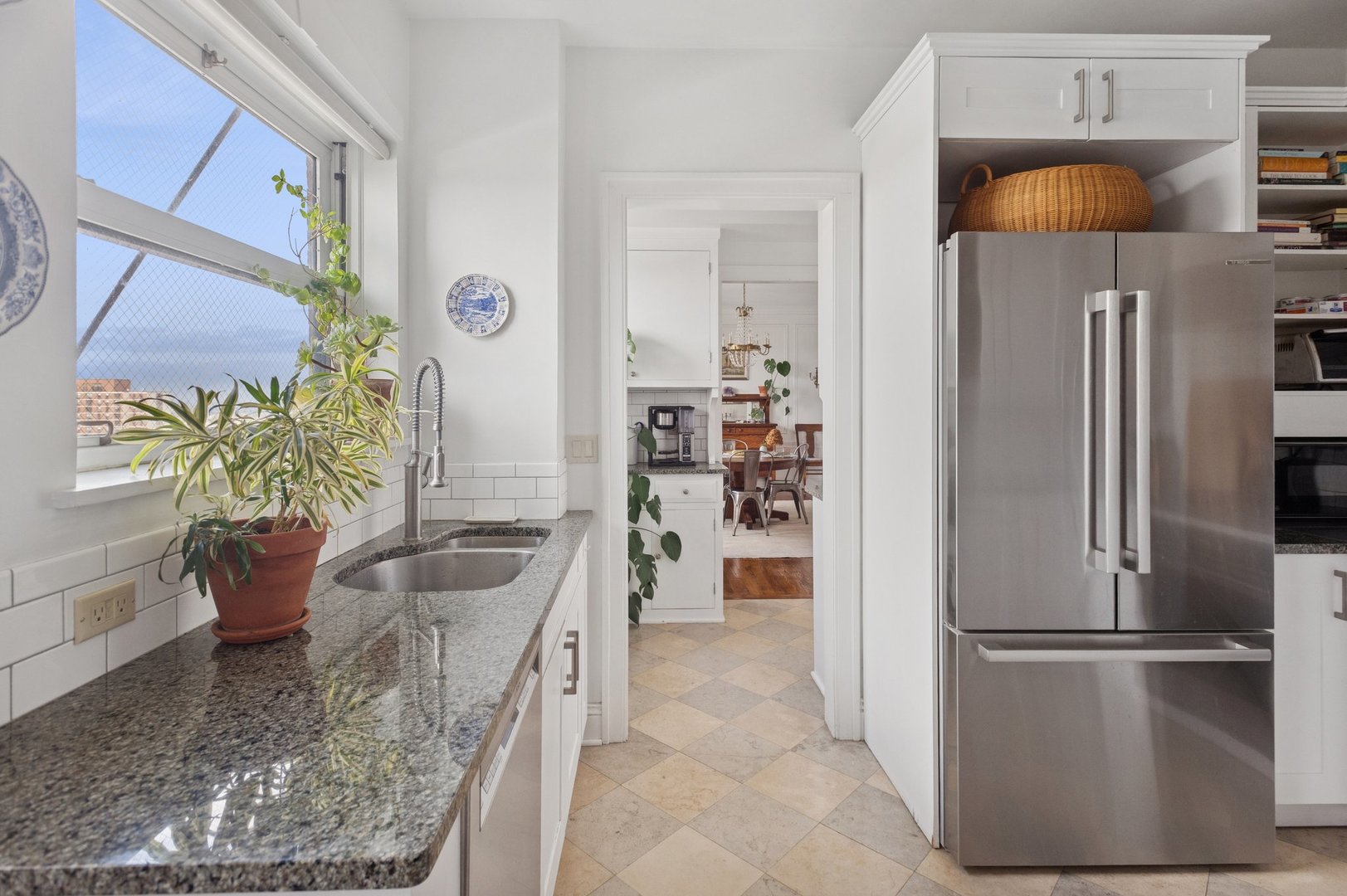 431 W Oakdale Avenue, Unit #14C, Chicago, IL 60657