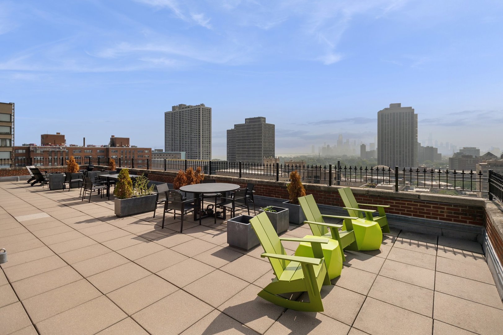 431 W Oakdale Avenue, Unit #14C, Chicago, IL 60657