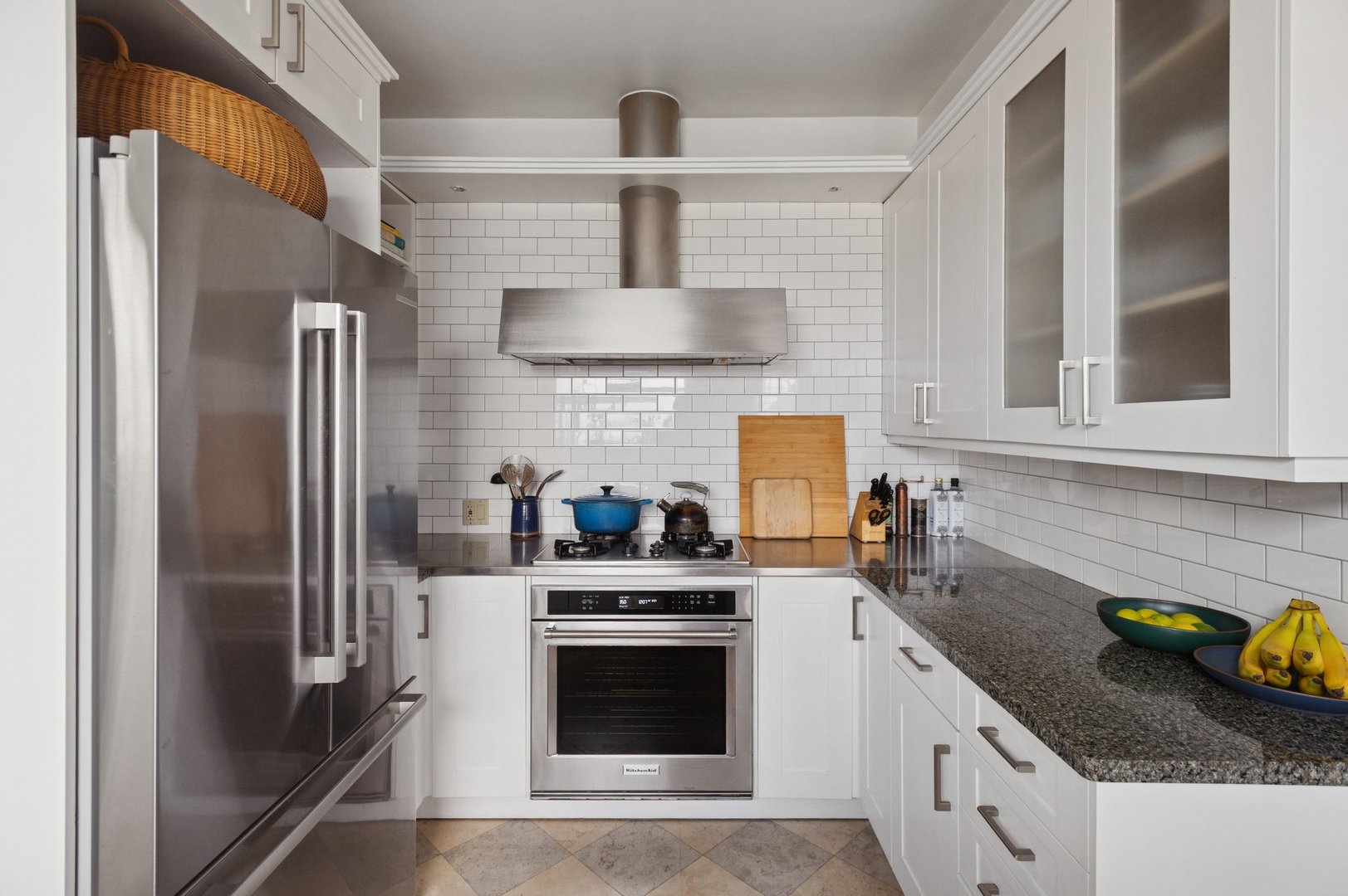 431 W Oakdale Avenue, Unit #14C, Chicago, IL 60657