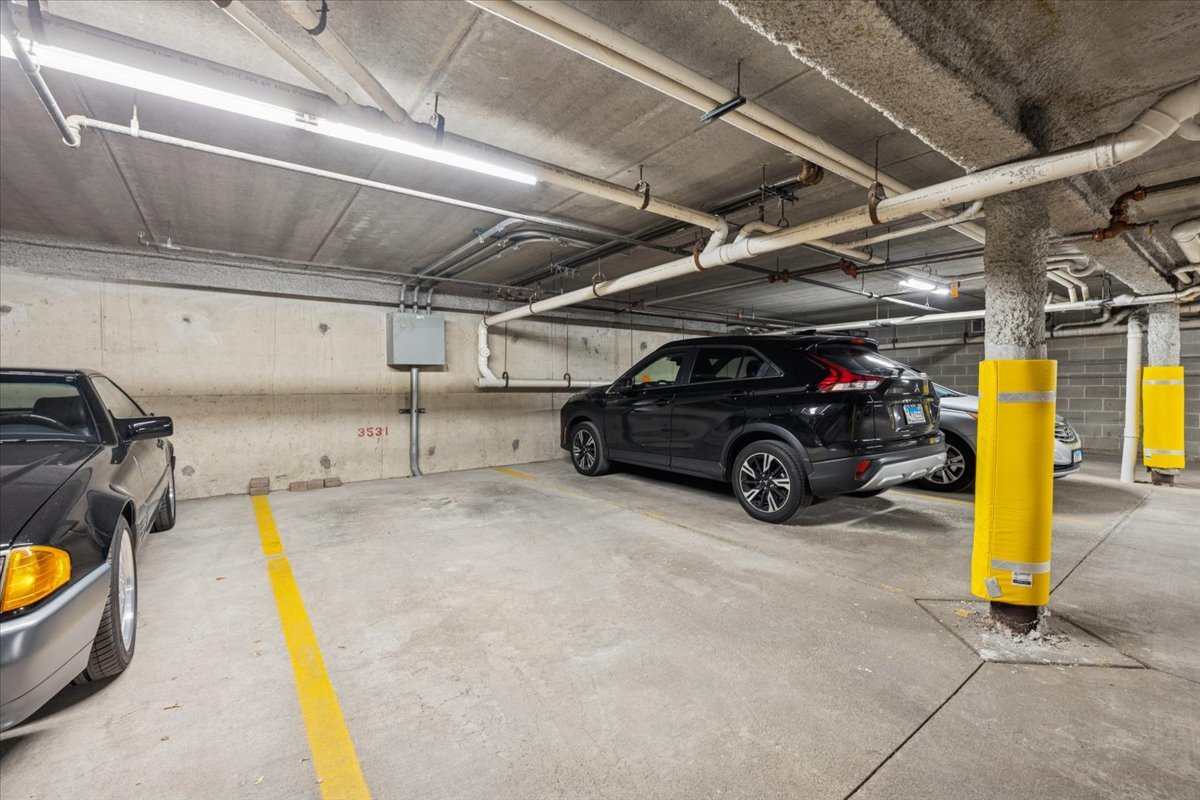 351 Kelburn Road, Unit #312, Deerfield, IL 60015