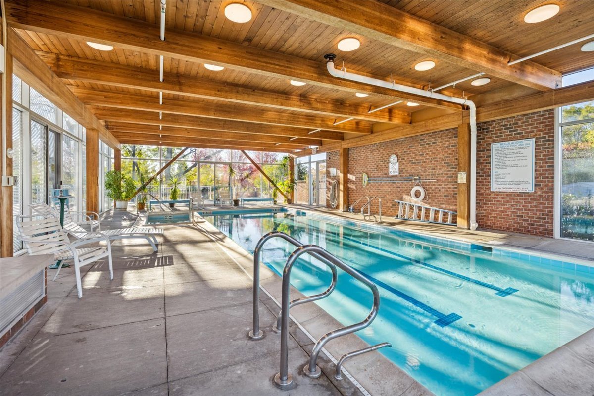 351 Kelburn Road, Unit #312, Deerfield, IL 60015