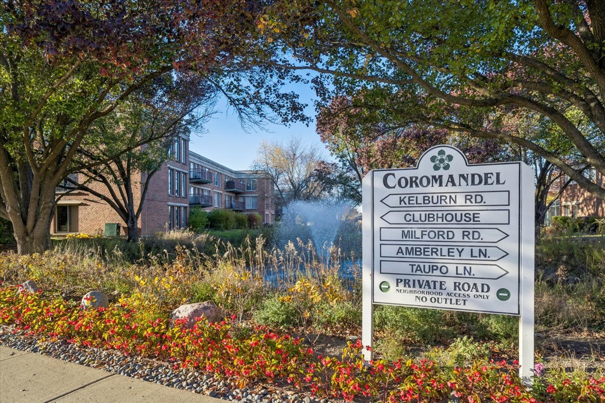 351 Kelburn Road, Unit #312, Deerfield, IL 60015