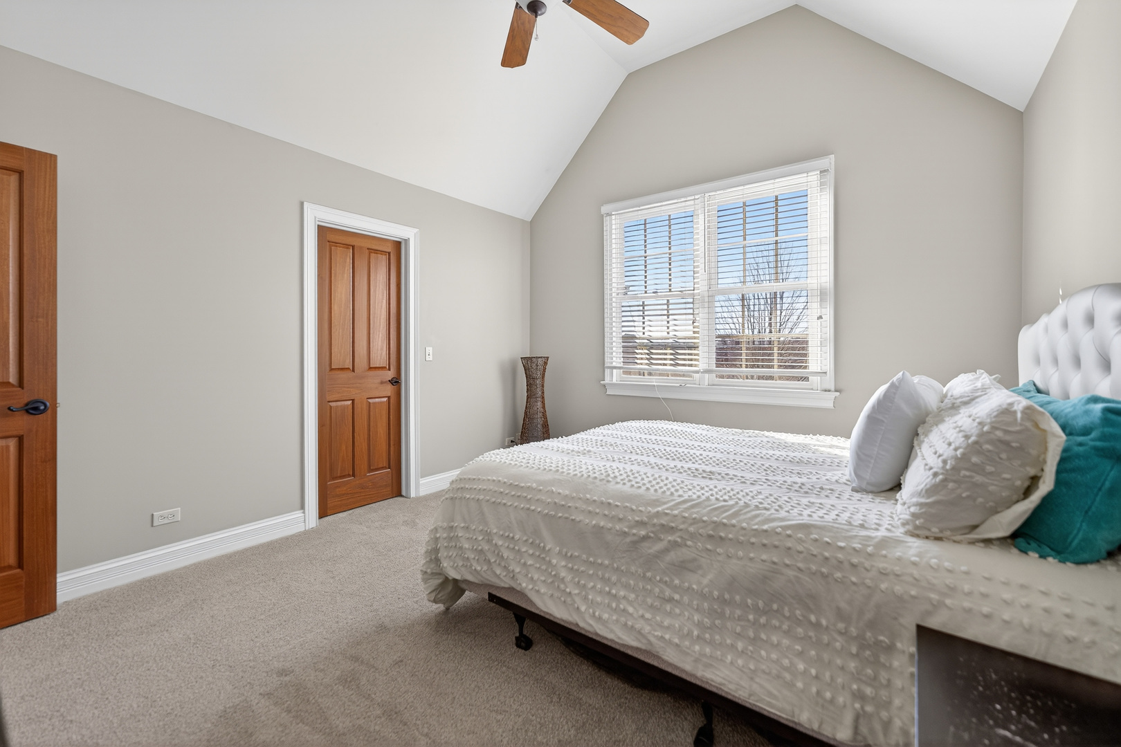 122 N 11th Avenue, St. Charles, IL, 60174