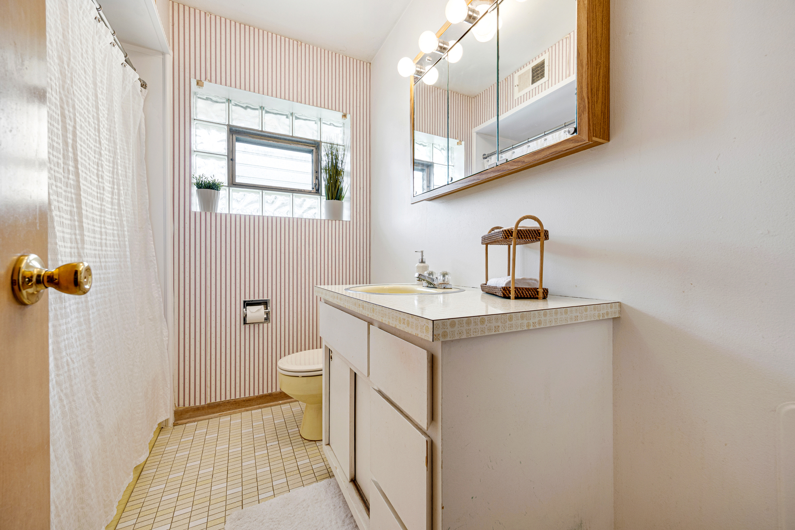 2701 Lee Street, Melrose Park, IL, 60164