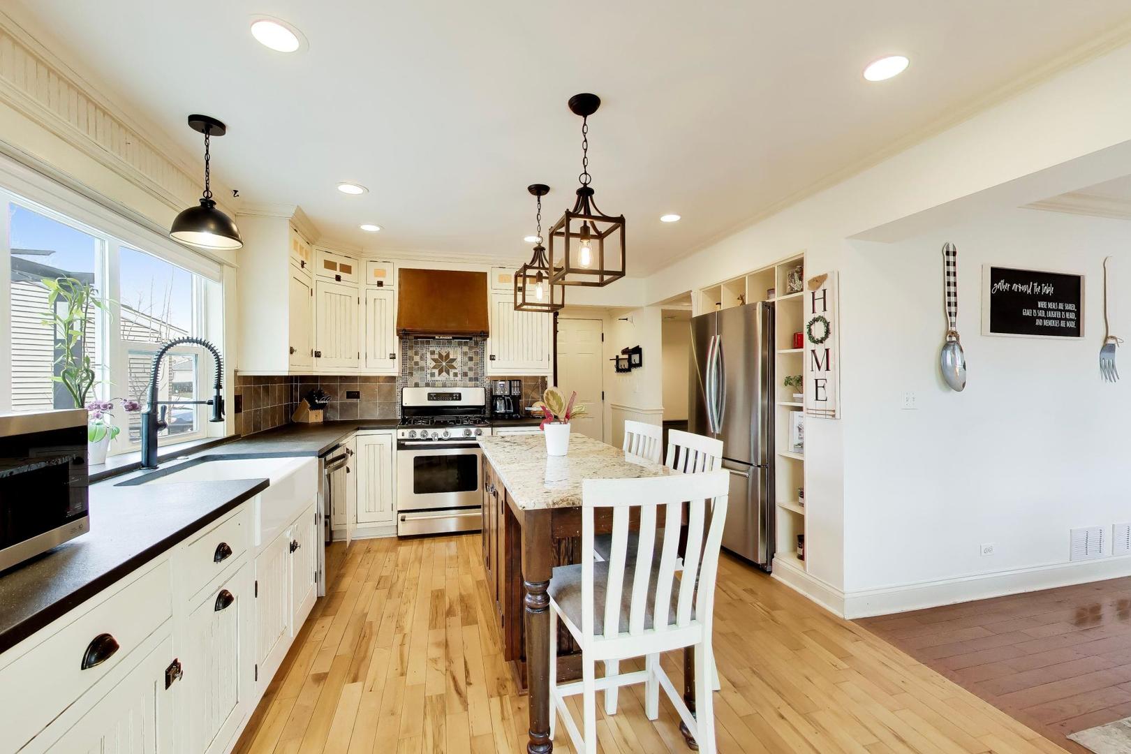 5083 Chambers Drive, Hoffman Estates, IL, 60010