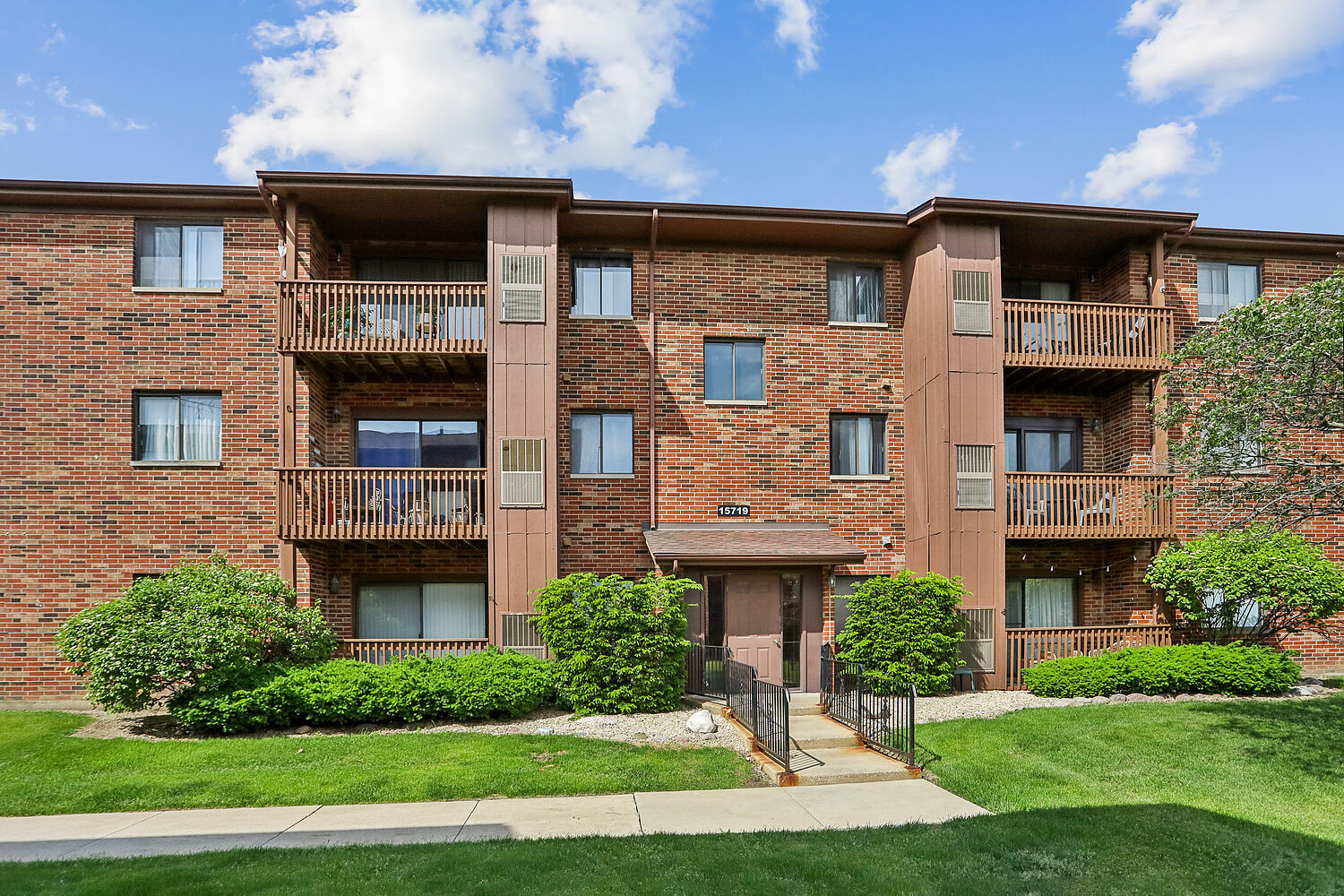 15719-peggy-ln-7-oak-forest-il-60452/hzid_bc2004d4
