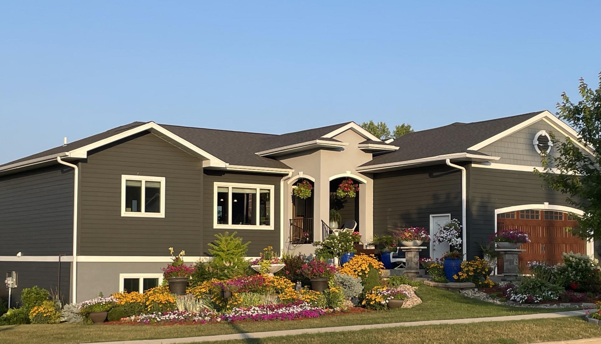 Homes for sale in Luverne, MN | 201 Pine Dr, Luverne, MN 56156 | MLS# 6436447