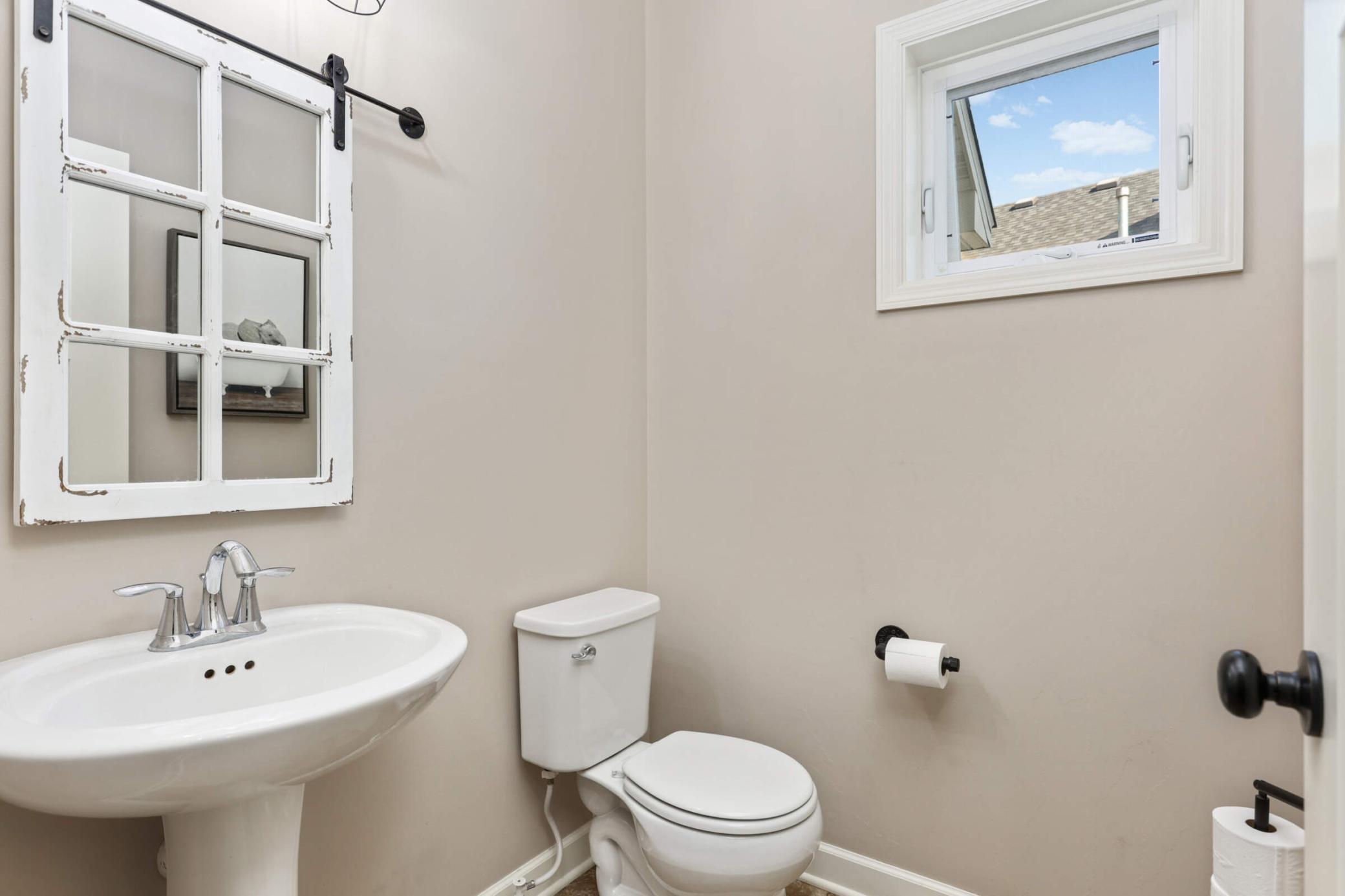 Main Floor 1/2 bath