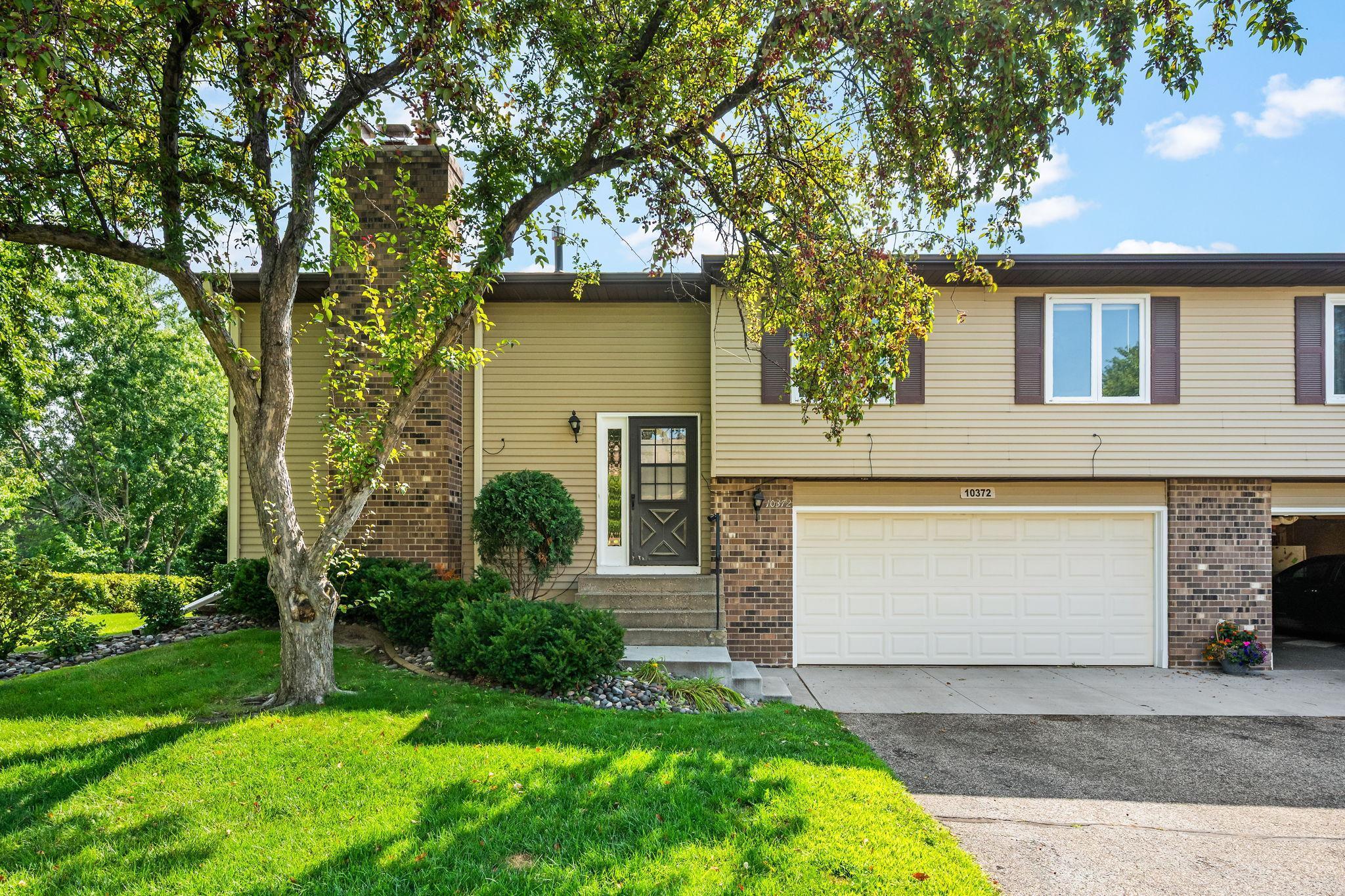 Eden Prairie Charmer... Move in ready!