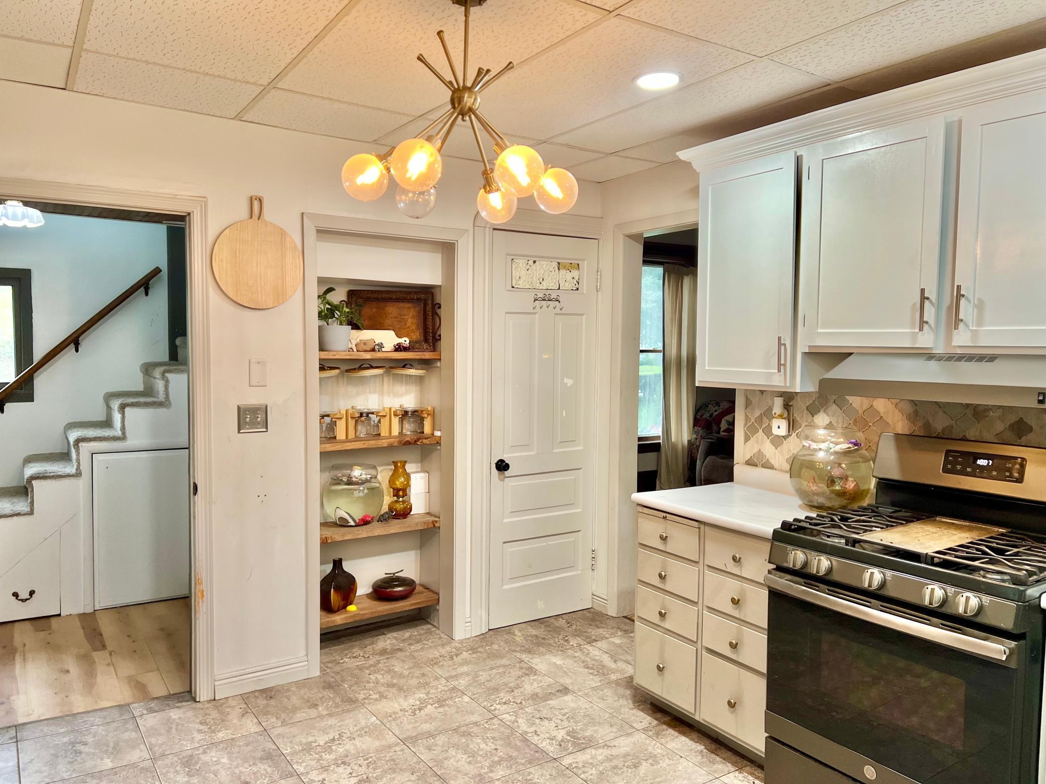 410-Kitchen Pantry