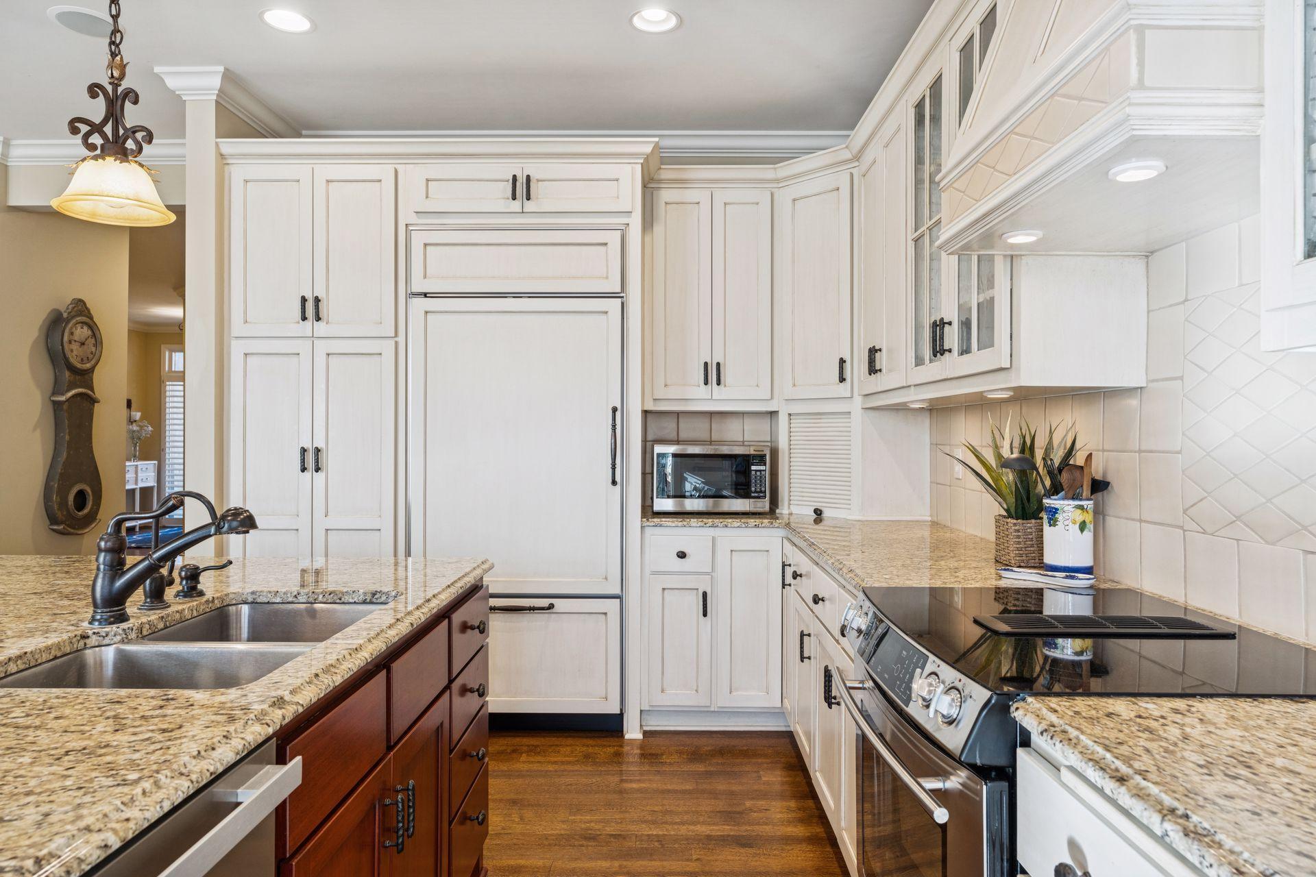 296 Grace Pointe Court, Wayzata, MN, 55391