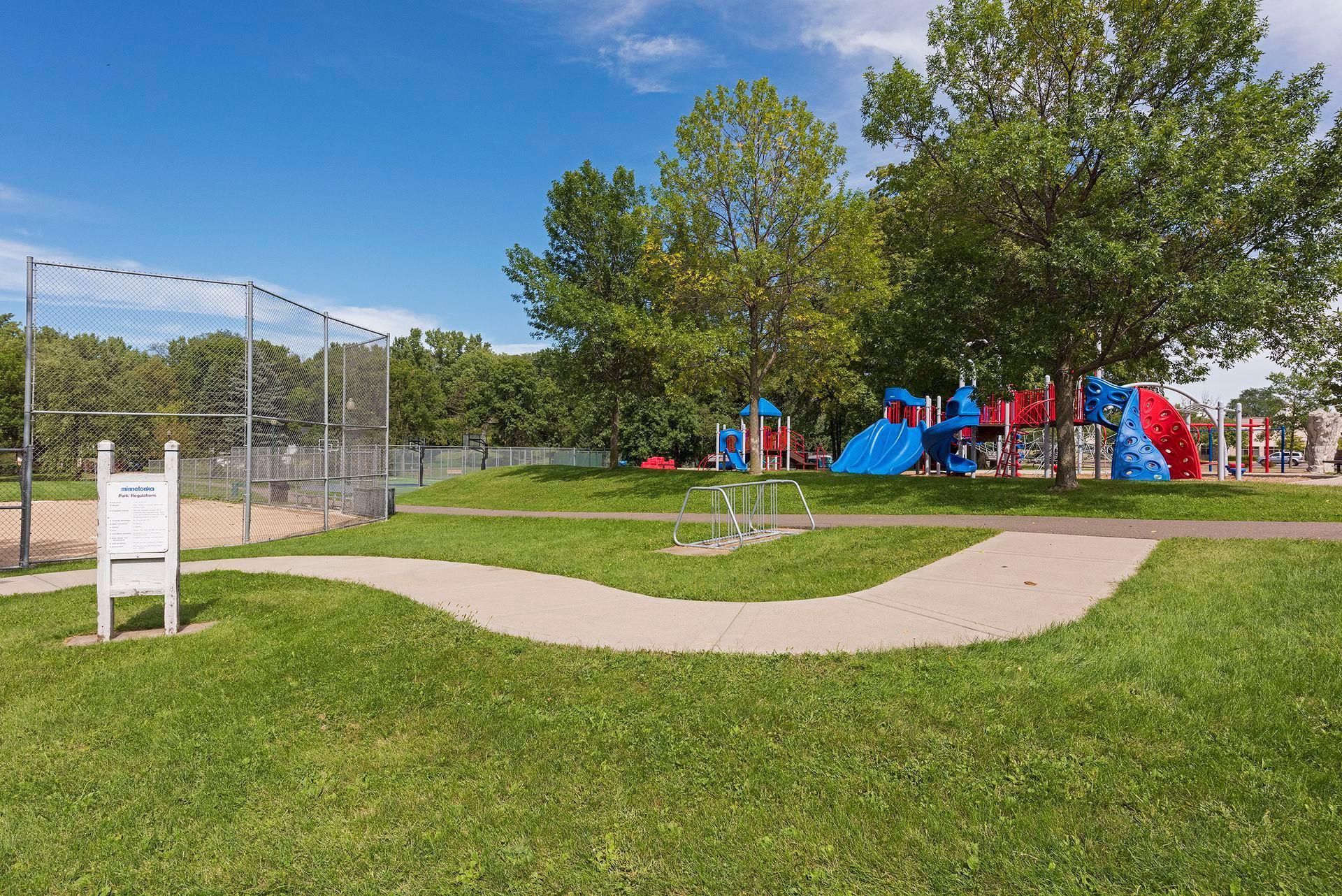 588 Willoughby Way W, Minnetonka, MN, 55305