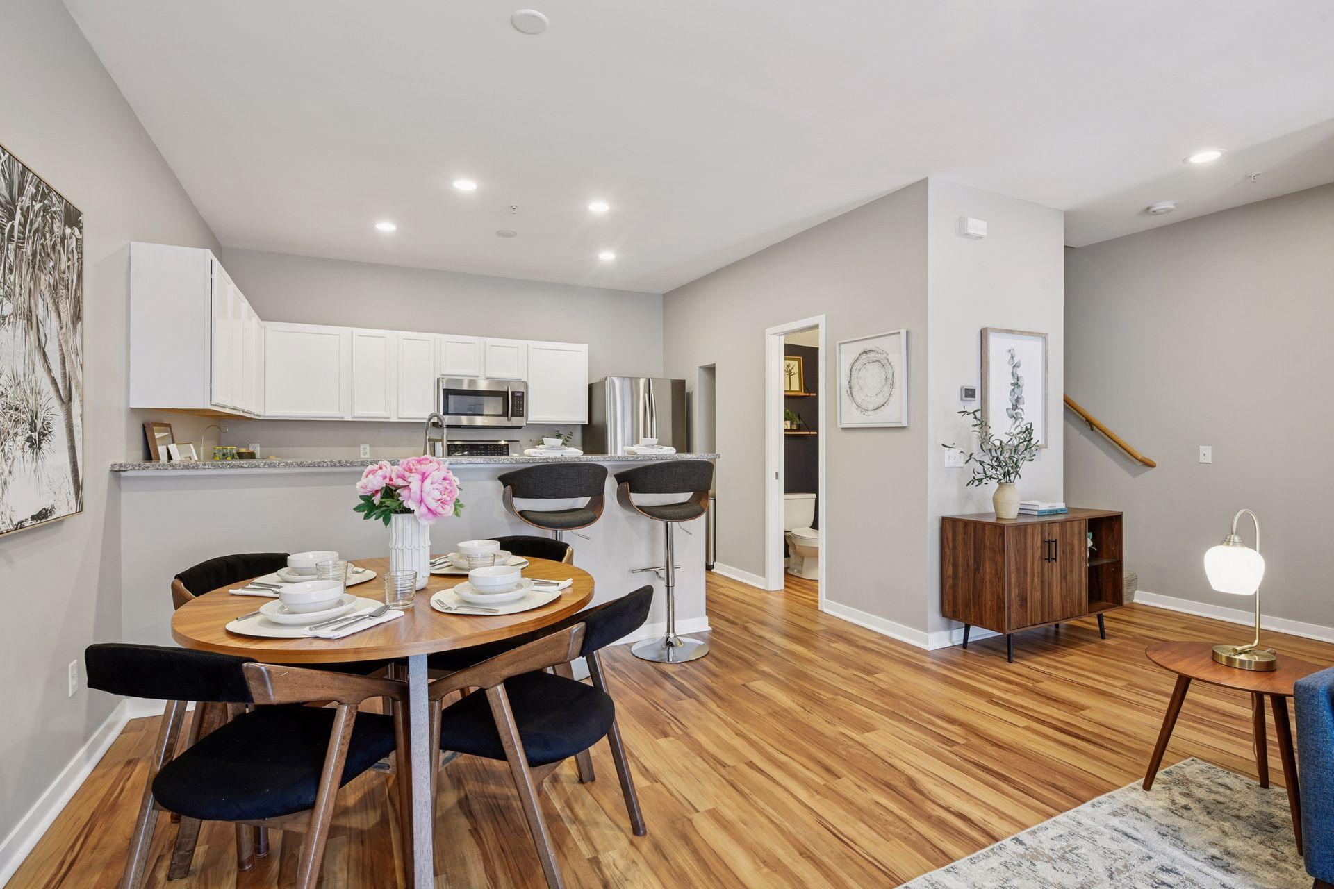 588 Willoughby Way W, Minnetonka, MN, 55305