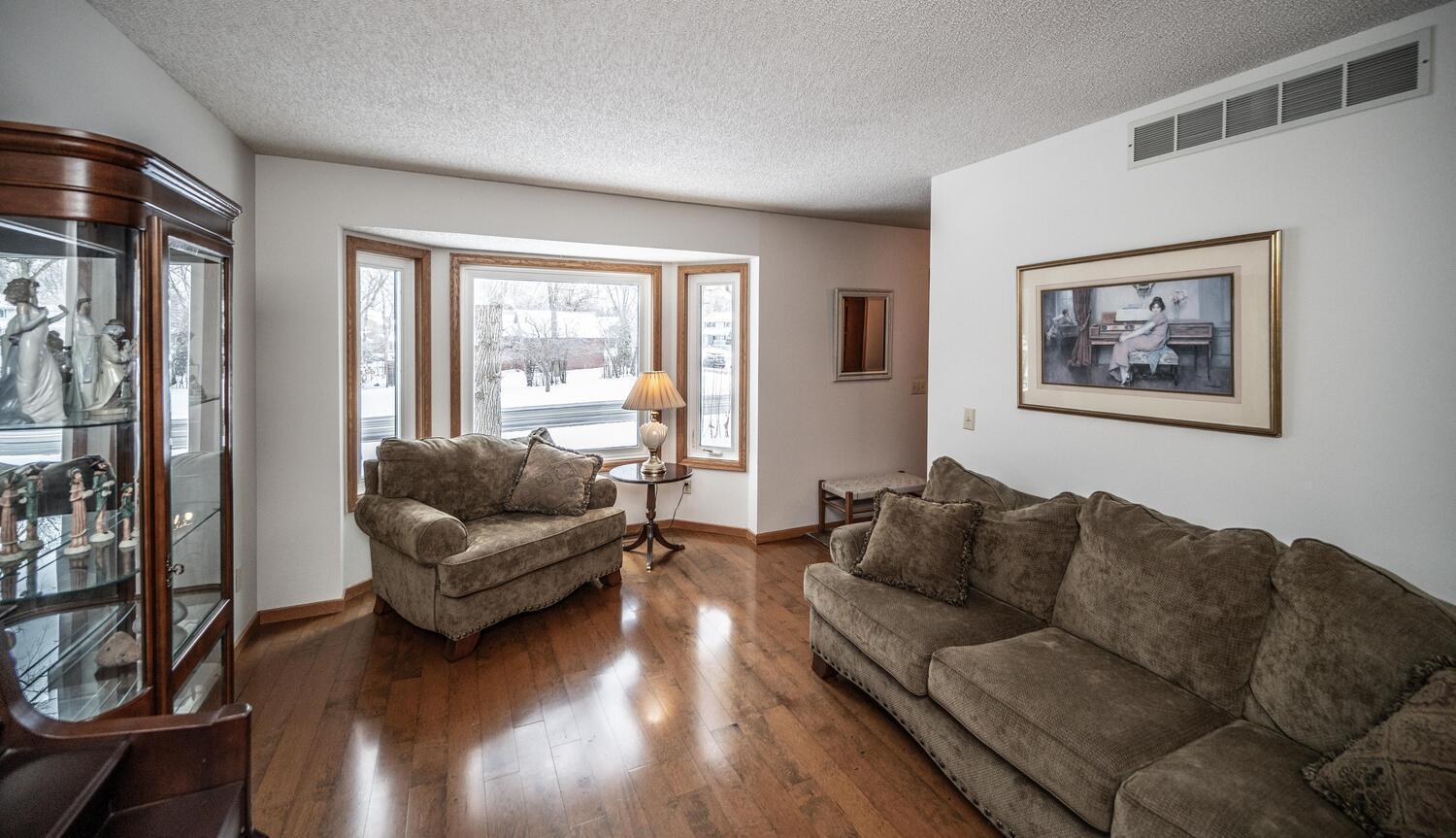 17379 Hayes Avenue, Lakeville, MN, 55044