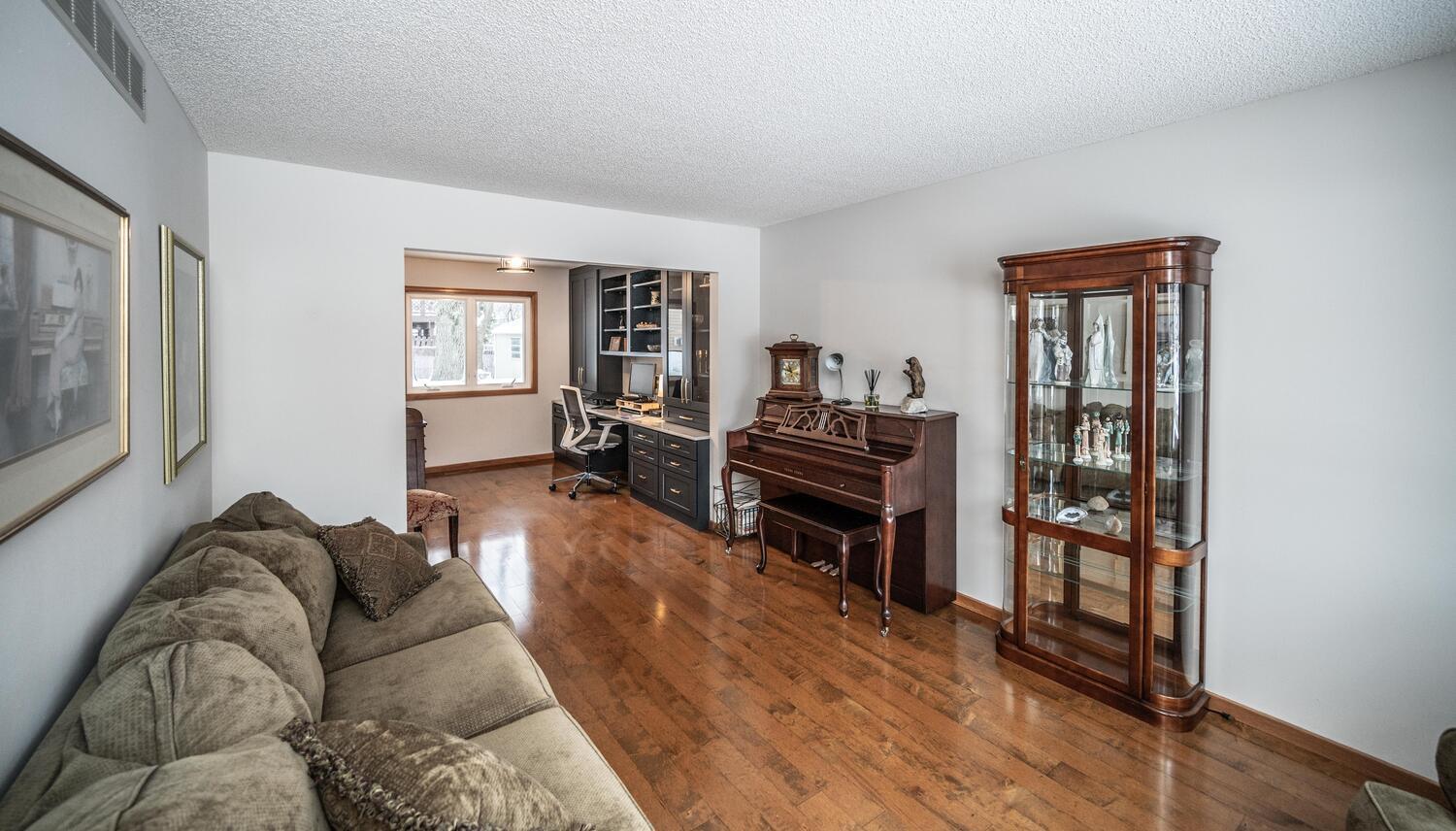 17379 Hayes Avenue, Lakeville, MN, 55044